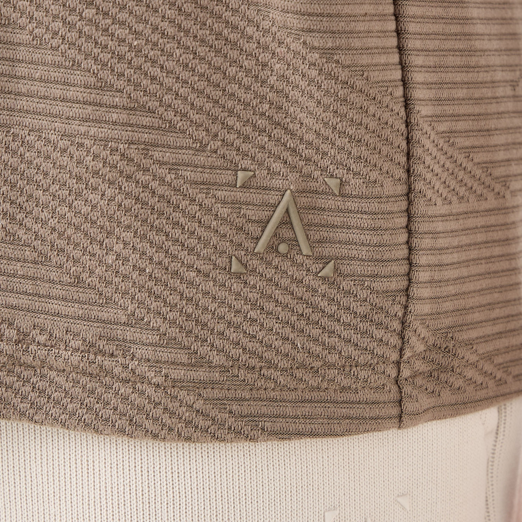 Jacquard Textured Crew Neck T-shirt-men-clothing-sportswearandactivewear-tshirtsandpolos-image-4