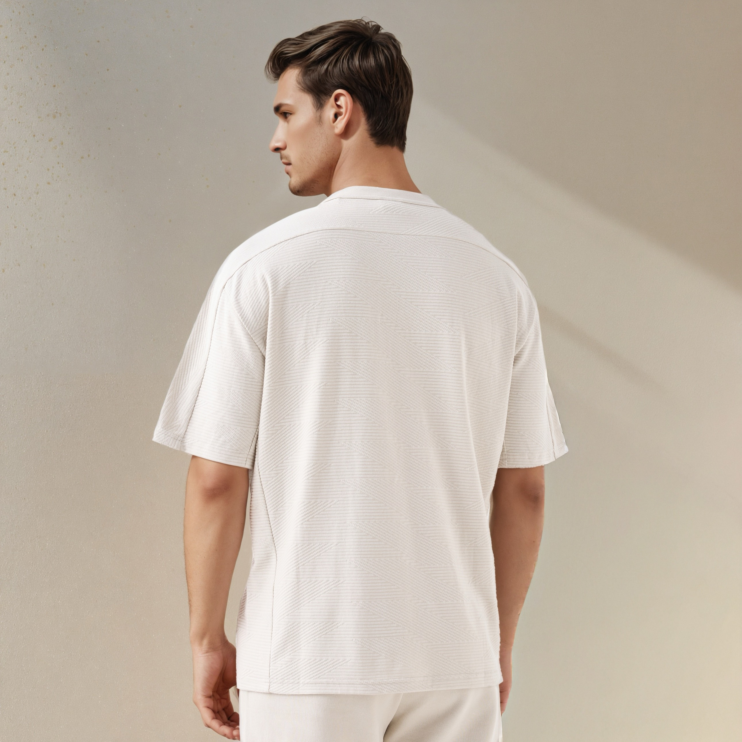 تيشيرت جاكار بارز الملمس بياقة ضيقة-men-clothing-sportswearandactivewear-tshirtsandpolos-image-4