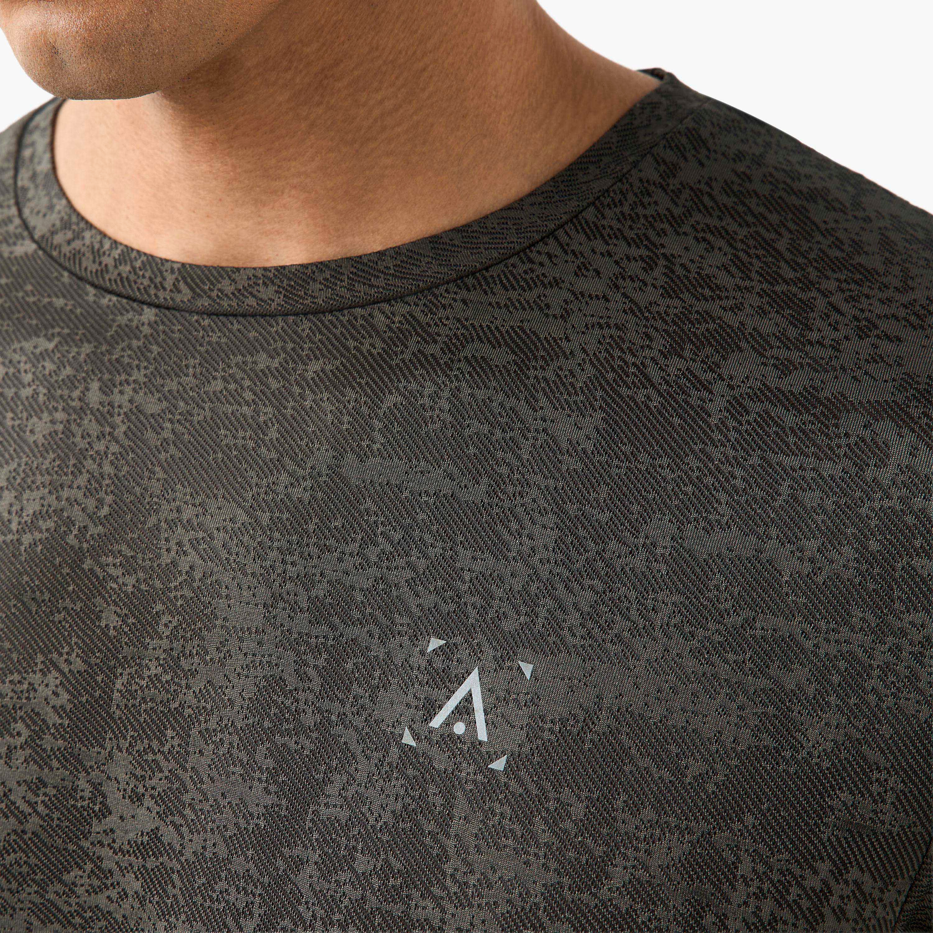 تيشيرت بيرفورمانس بارز الملمس للرجال-men-clothing-sportswearandactivewear-tshirtsandpolos-image-4