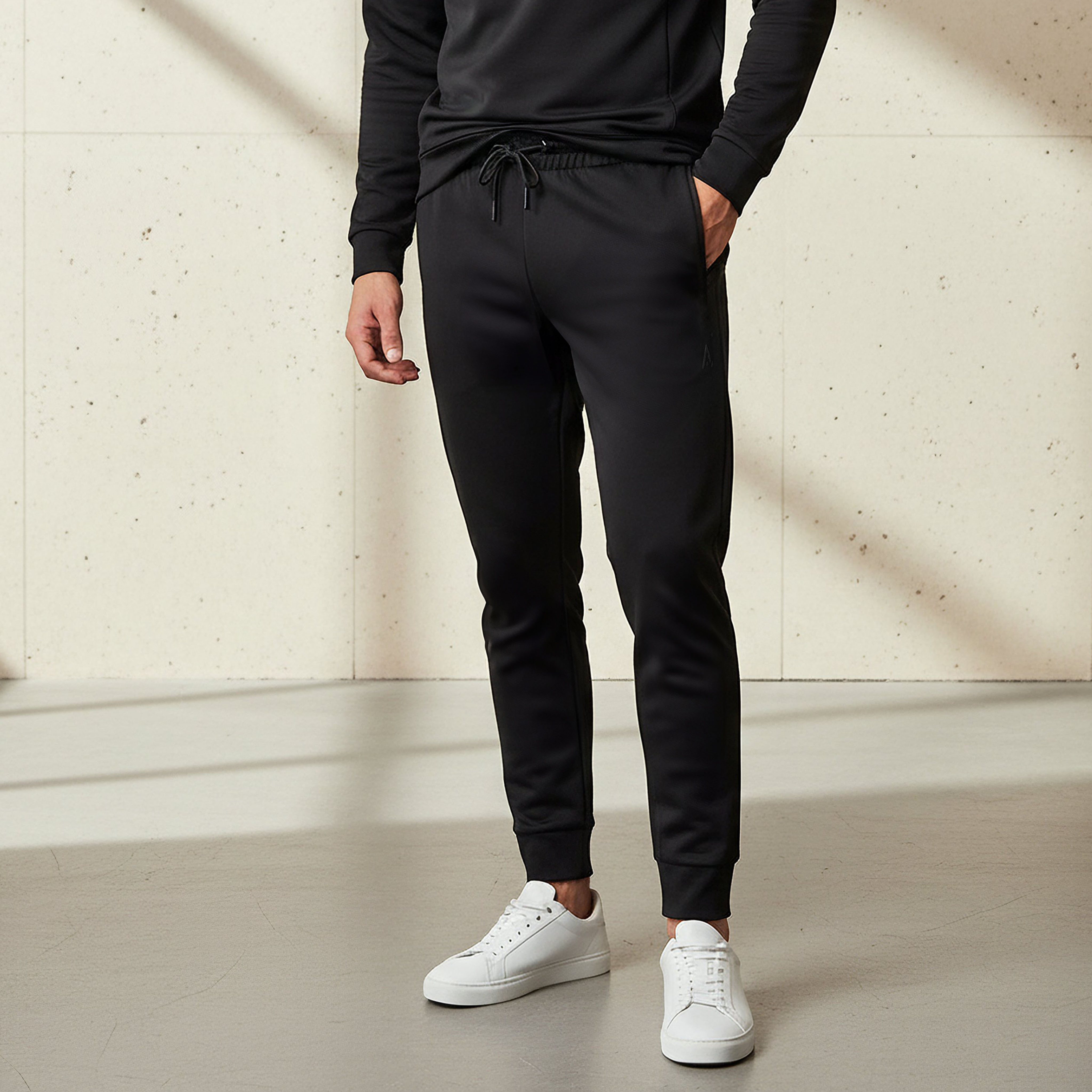 Men Regular Fit Jogger with Zipper Pockets-men-clothing-sportswearandactivewear-bottoms-joggers-image-1
