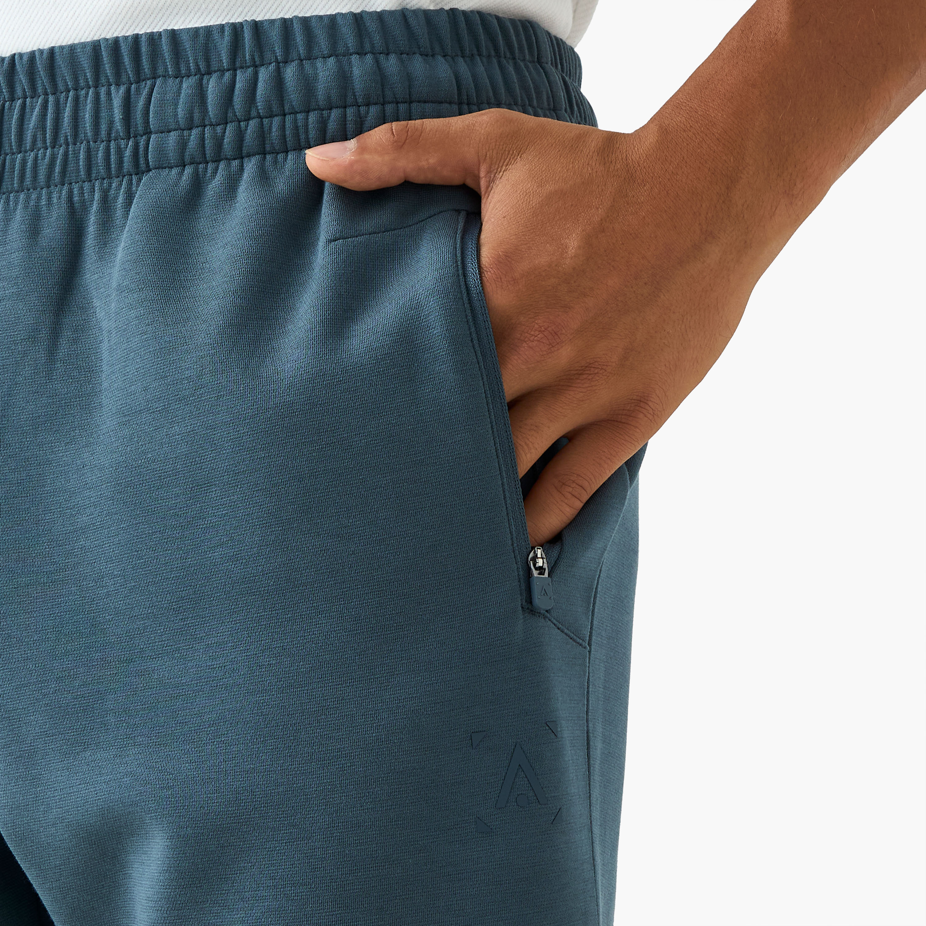 بنطلون رياضي بقصّة عادية وجيوب بسحاب إغلاق للرجال-men-clothing-sportswearandactivewear-bottoms-joggers-image-2