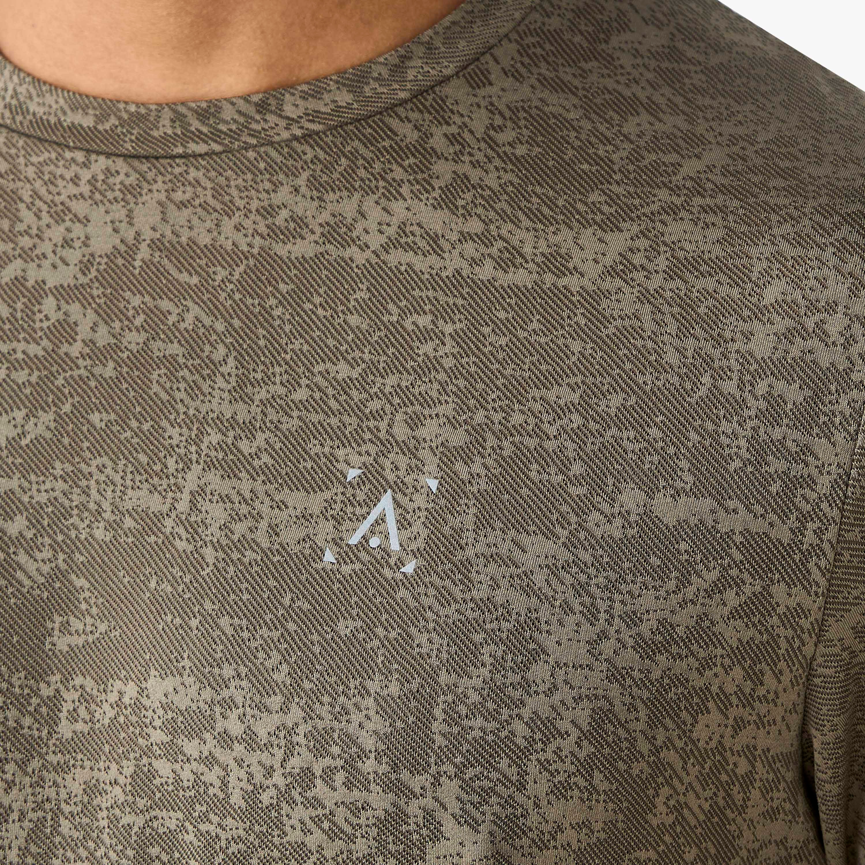 Men Textured Performance T-shirt-men-clothing-sportswearandactivewear-tshirtsandpolos-image-2