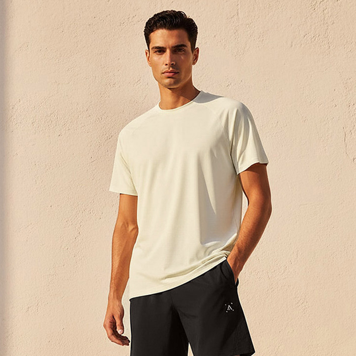 تيشيرت رياضي بأكمام مغايرة للرجال-men-clothing-sportswearandactivewear-tshirtsandpolos-image-1