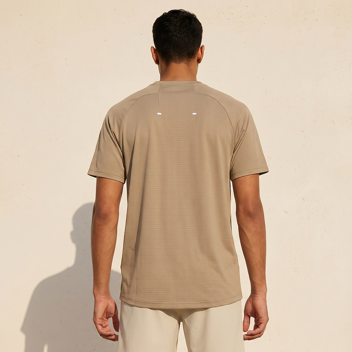 تيشيرت رياضي بأكمام مغايرة للرجال-men-clothing-sportswearandactivewear-tshirtsandpolos-image-4