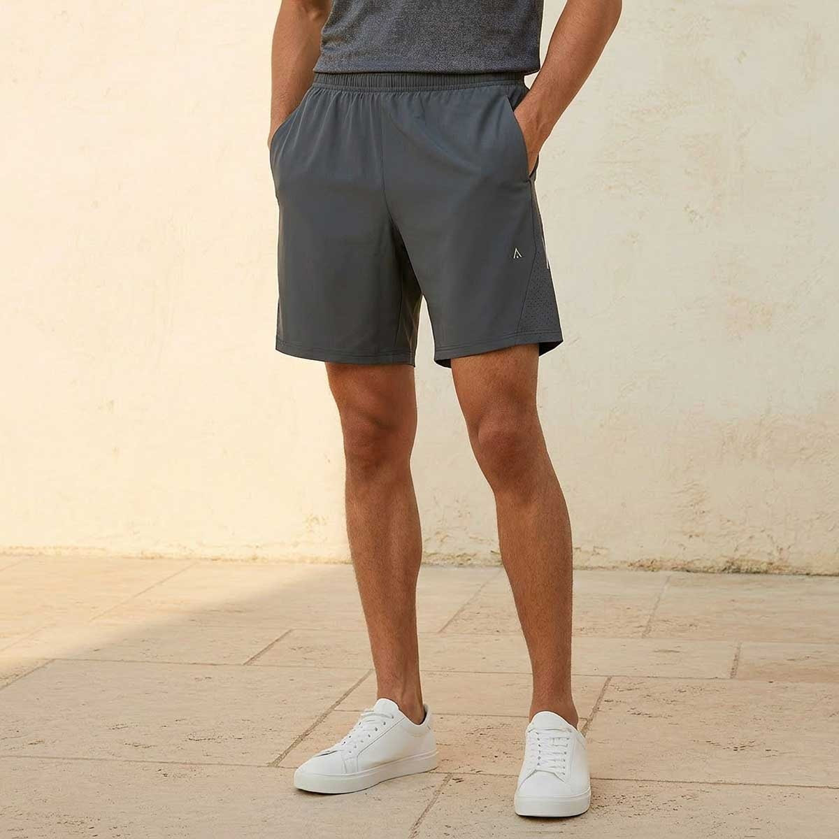 شورت رياضي بفتحات تهوية وأداء احترافي-men-clothing-bottoms-shorts-image-1