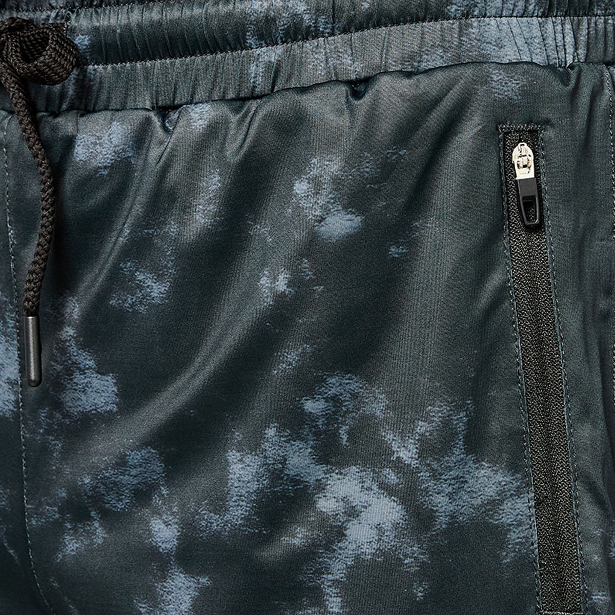 شورت مزدوج بمرونة رباعية الاتجاه وبطانة داخلية وطبعات-men-clothing-bottoms-shorts-image-2