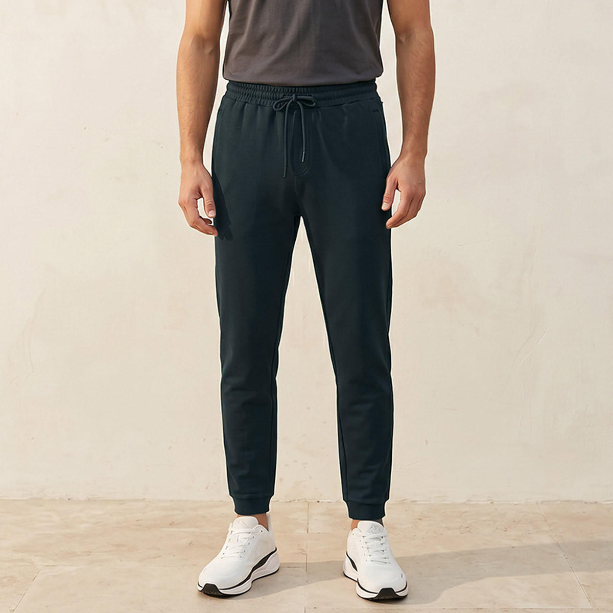 بنطلون رياضي برباط خصر-men-clothing-sportswearandactivewear-bottoms-joggers-image-1