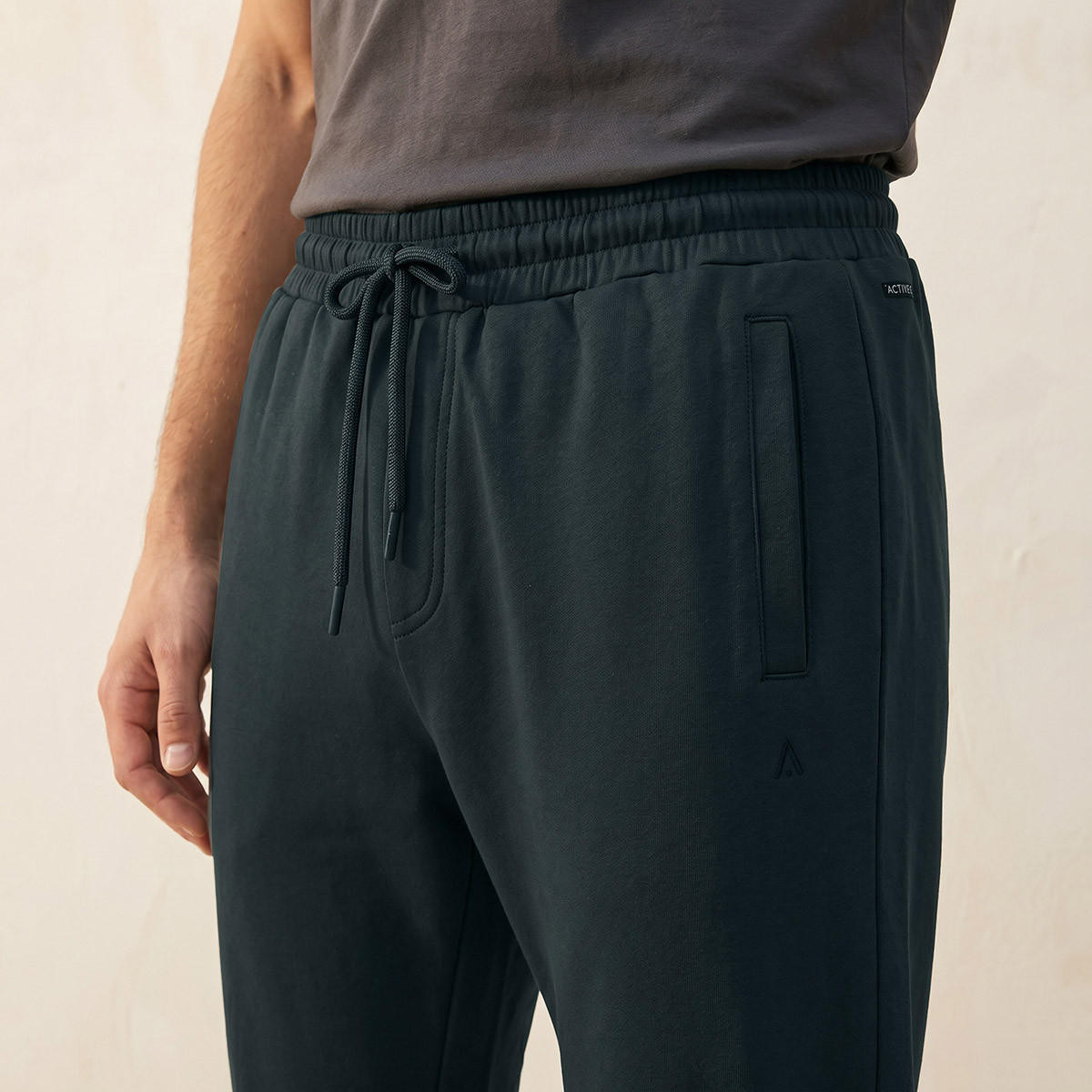 بنطلون رياضي برباط خصر-men-clothing-sportswearandactivewear-bottoms-joggers-image-4