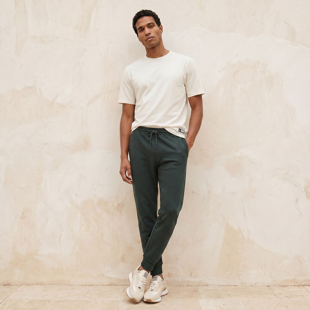 Non Stretchable Joggers-men-clothing-sportswearandactivewear-bottoms-joggers-image-3