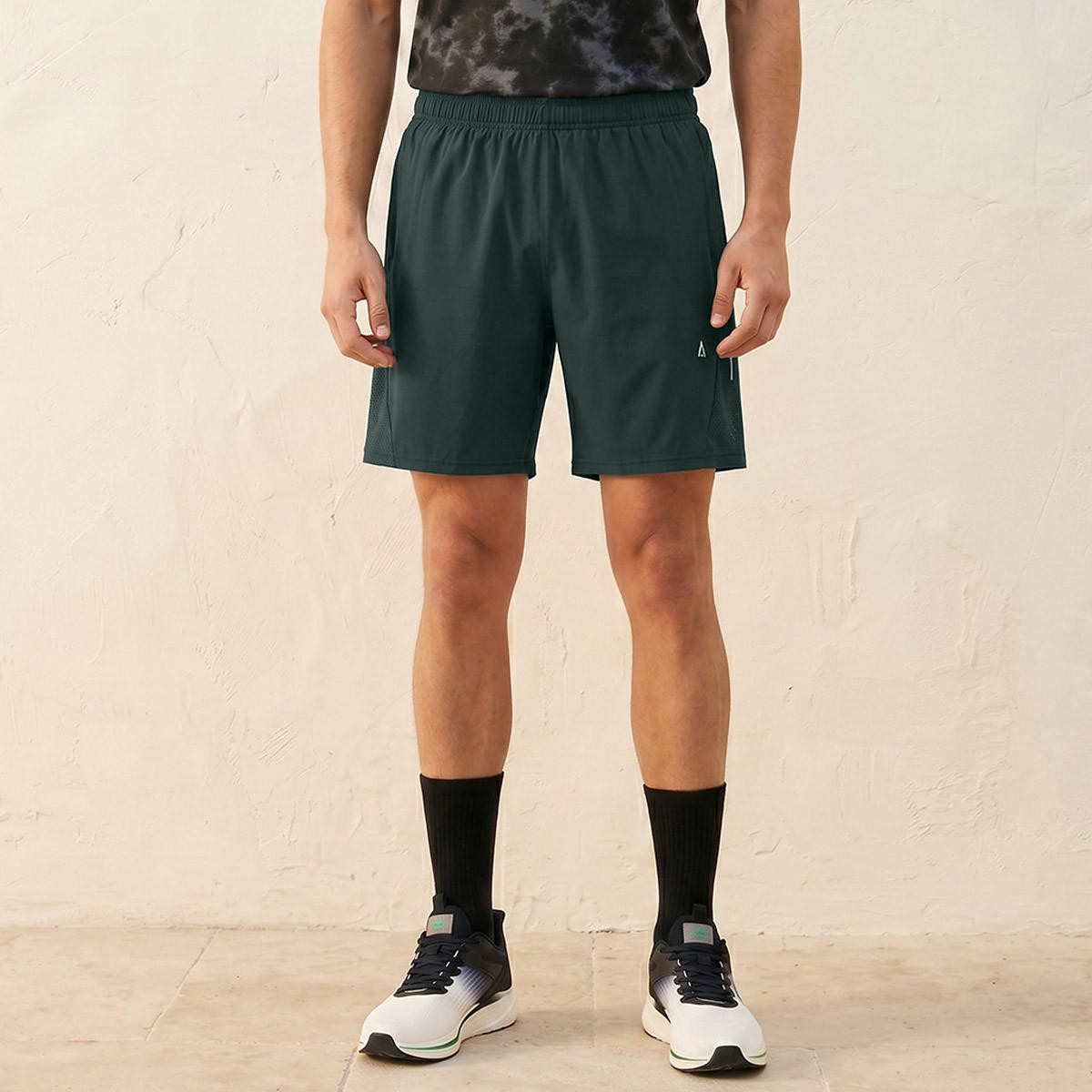 شورت رياضي بألواح-men-clothing-bottoms-shorts-image-1