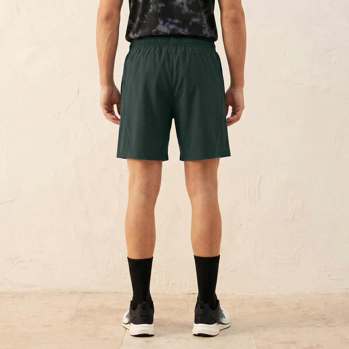 شورت رياضي بألواح-men-clothing-bottoms-shorts-image-3