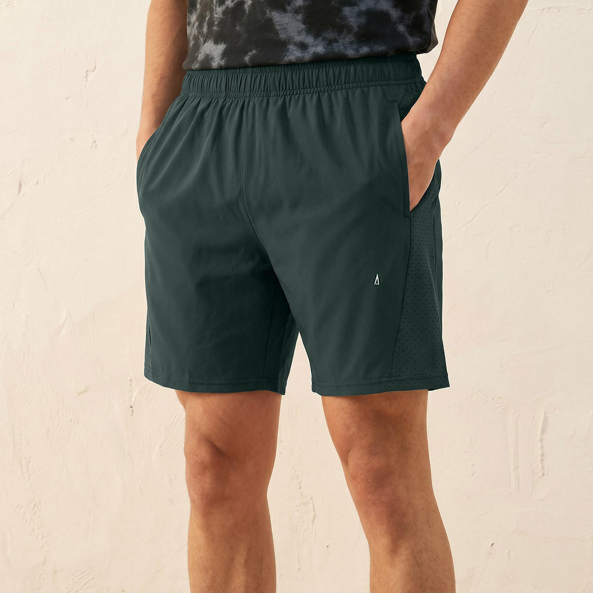 شورت رياضي بألواح-men-clothing-bottoms-shorts-image-4
