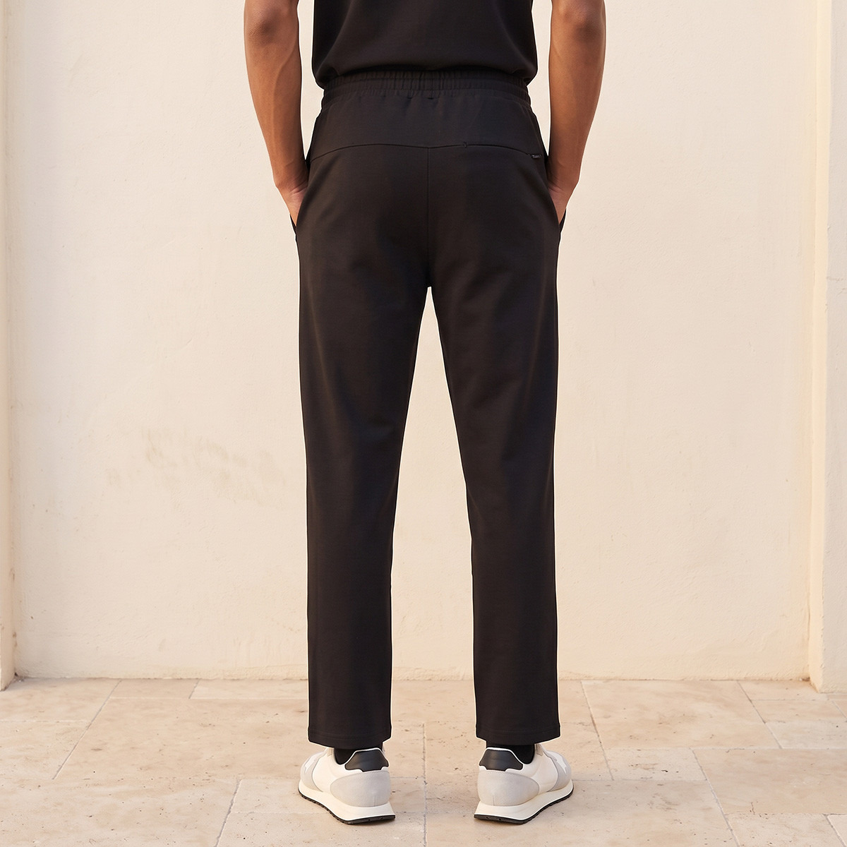 بنطلون رياضي مرن بقصة مريحة وعملية للرجال-men-clothing-sportswearandactivewear-bottoms-joggers-image-3