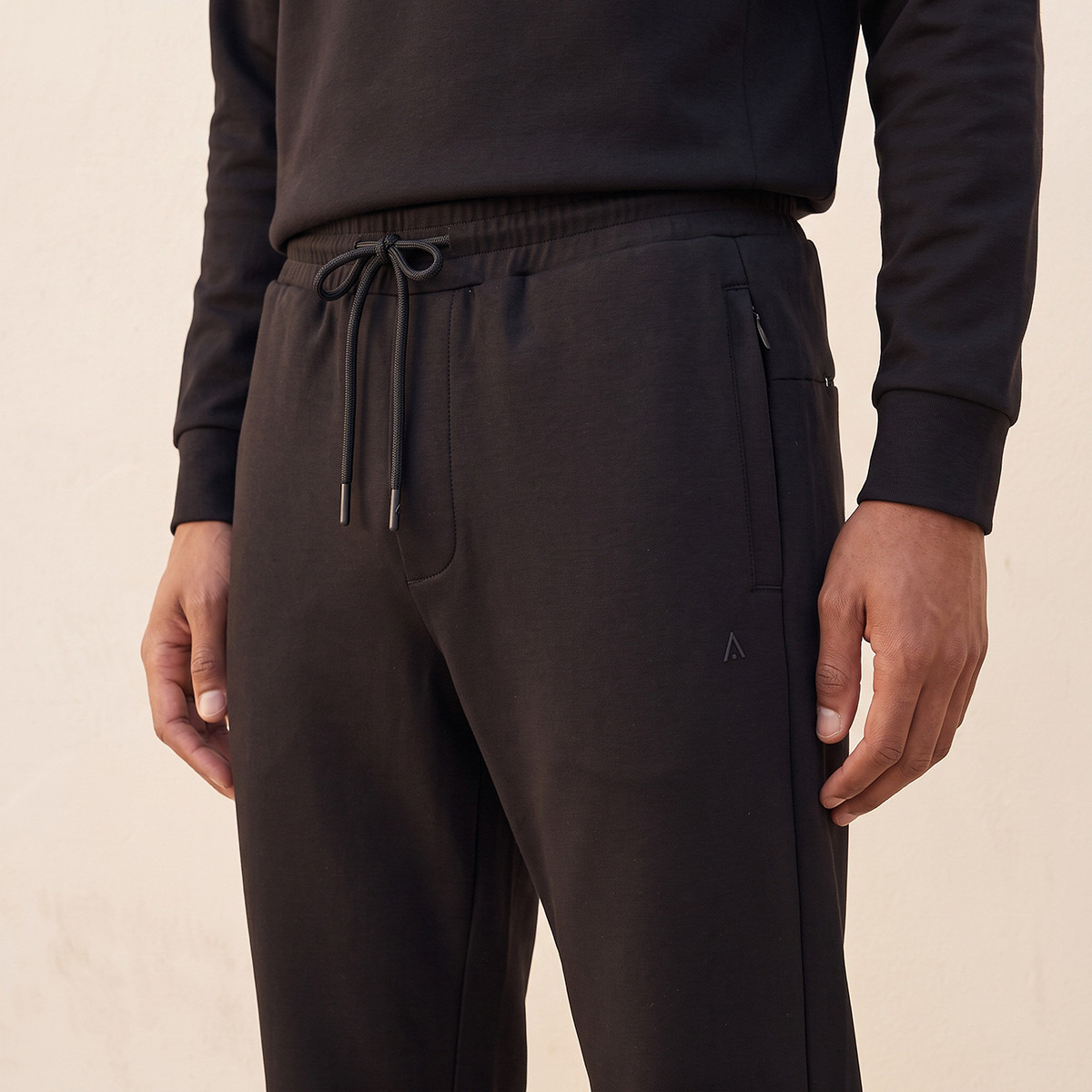 بنطلون رياضي مرن بقصة مريحة وعملية للرجال-men-clothing-sportswearandactivewear-bottoms-joggers-image-4