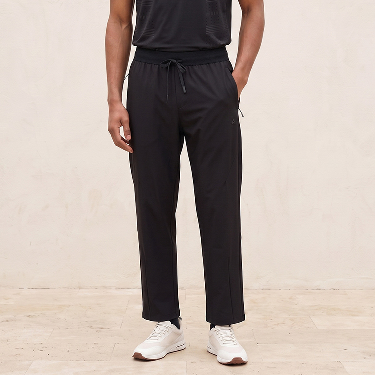 بنطلون رياضي قابل للتمدد في اتجاهين-men-clothing-sportswearandactivewear-bottoms-joggers-image-1