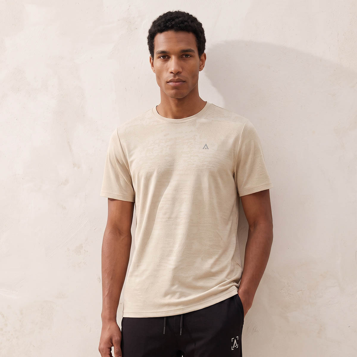 Textured Performance T-shirt-men-clothing-sportswearandactivewear-tshirtsandpolos-image-1
