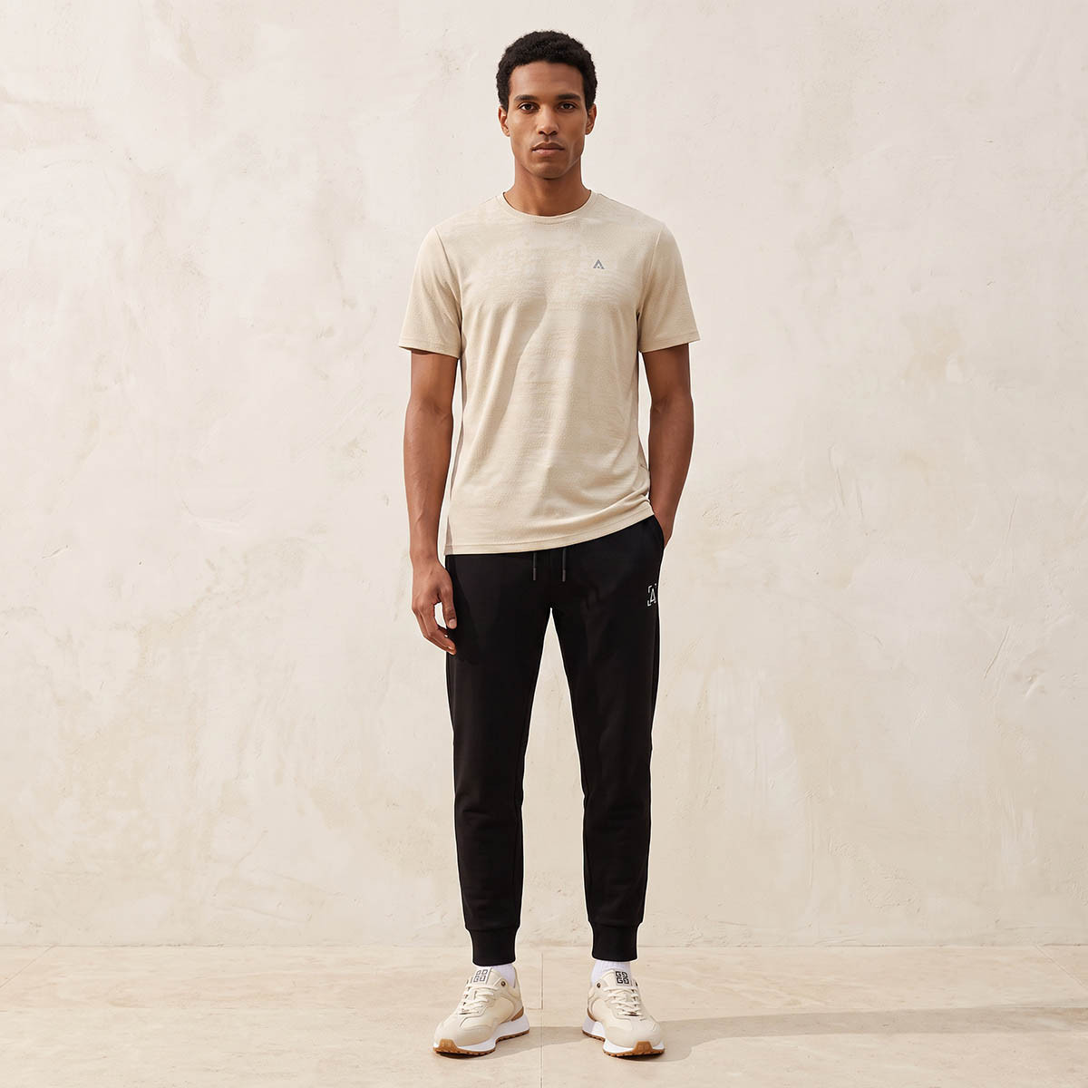 Textured Performance T-shirt-men-clothing-sportswearandactivewear-tshirtsandpolos-image-3