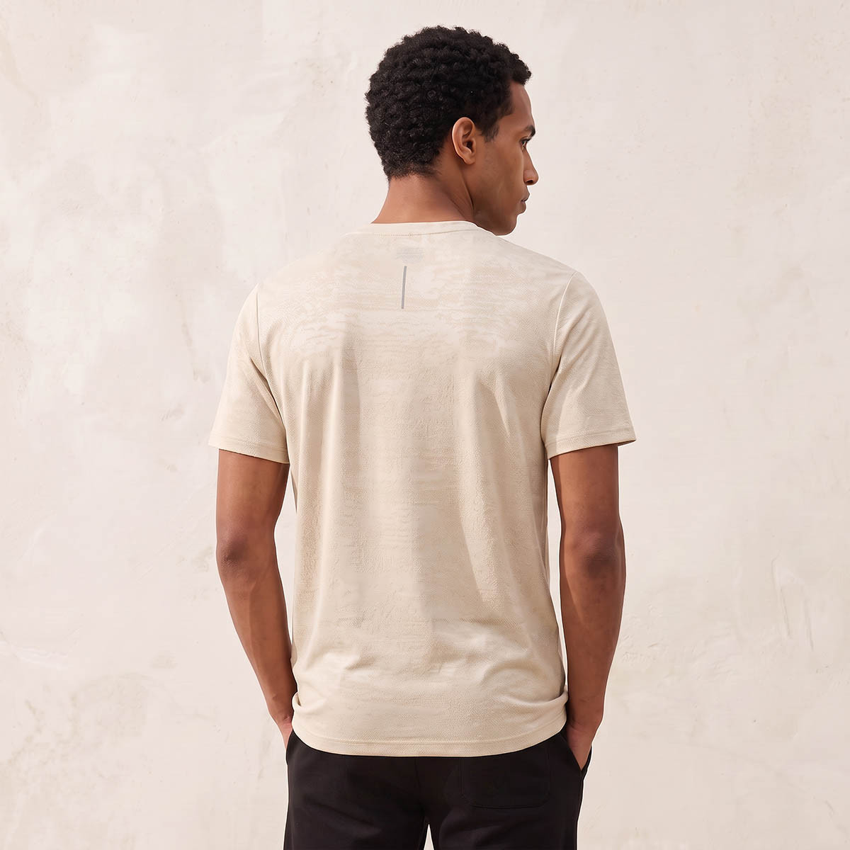 Textured Performance T-shirt-men-clothing-sportswearandactivewear-tshirtsandpolos-image-4