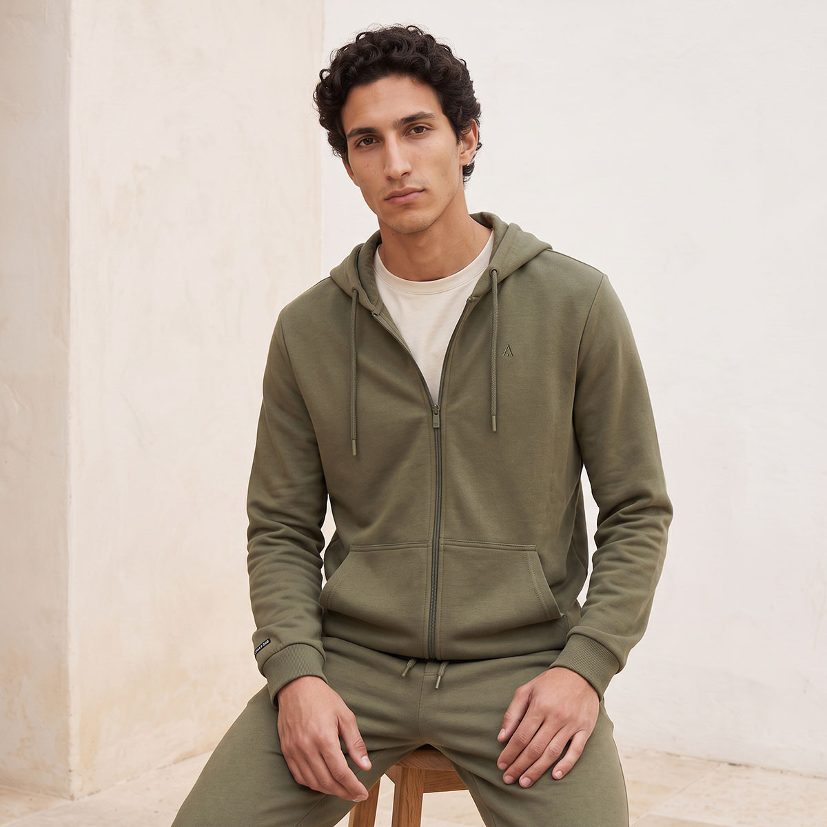 هودي بمرونة اتجاهين-men-winterwear-hoodiesandsweatshirts-image-1
