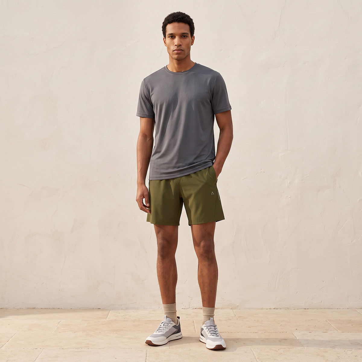 شورت بخصر مطاطي ومرونة ثنائية الاتجاه للأداء الرياضي-men-clothing-bottoms-shorts-image-2