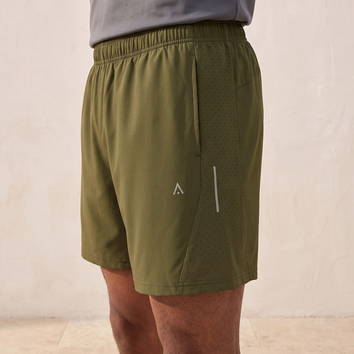 شورت بخصر مطاطي ومرونة ثنائية الاتجاه للأداء الرياضي-men-clothing-bottoms-shorts-image-4