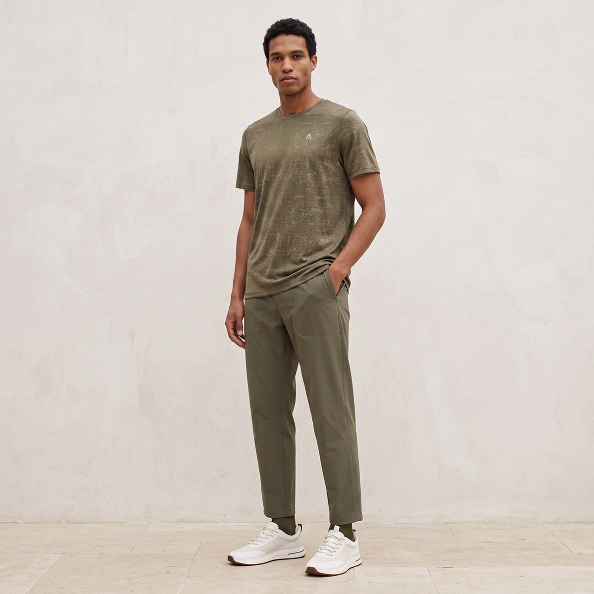 تيشيرت رياضي ناعم الملمس-men-clothing-sportswearandactivewear-tshirtsandpolos-image-2