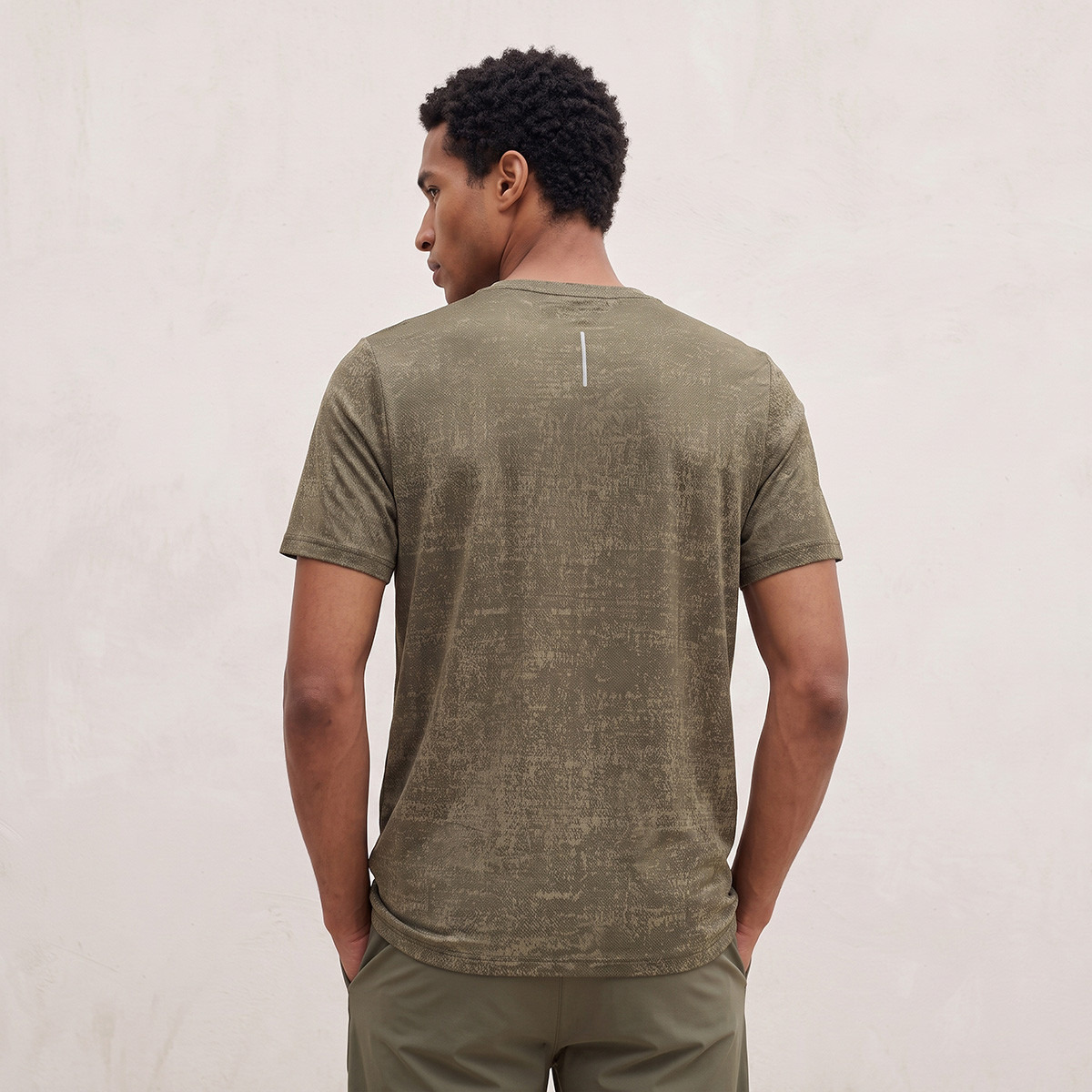 تيشيرت رياضي ناعم الملمس-men-clothing-sportswearandactivewear-tshirtsandpolos-image-3