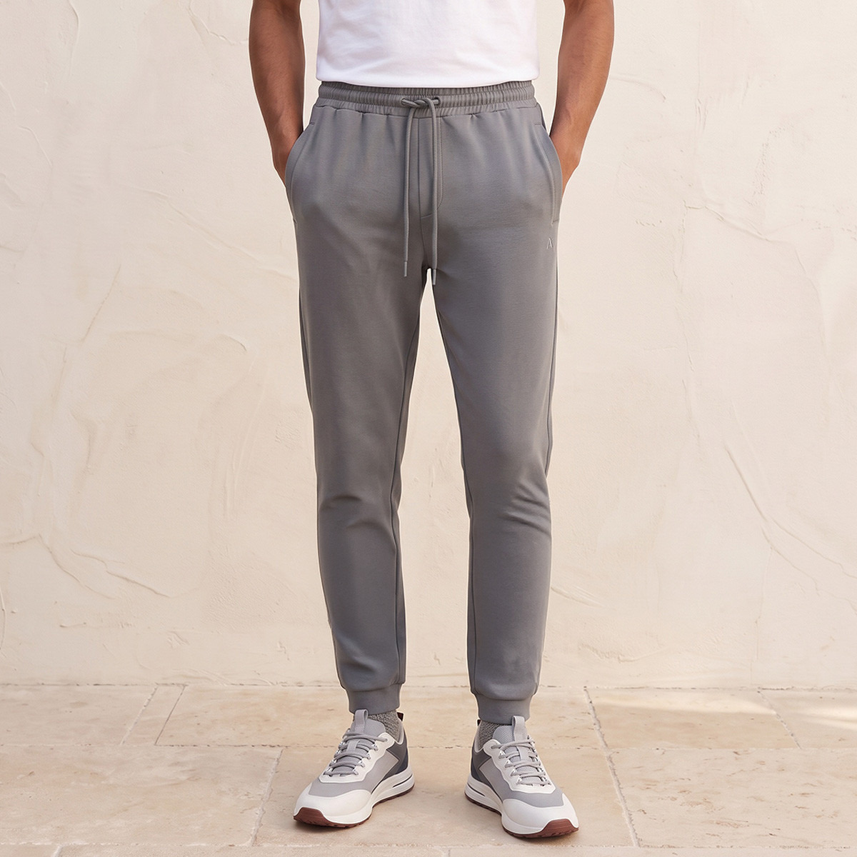 Relaxed Fit Joggers-men-clothing-sportswearandactivewear-bottoms-joggers-image-1