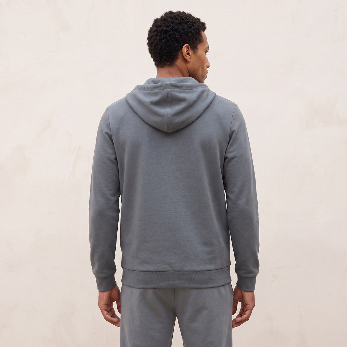 هودي بقصة عادية وجيب كنغر-men-winterwear-hoodiesandsweatshirts-image-3
