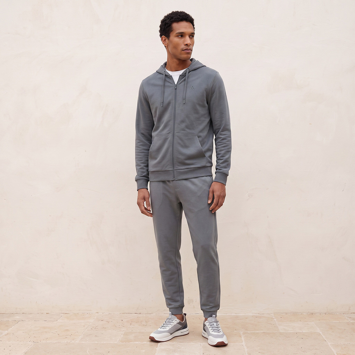 هودي بقصة عادية وجيب كنغر-men-winterwear-hoodiesandsweatshirts-image-6