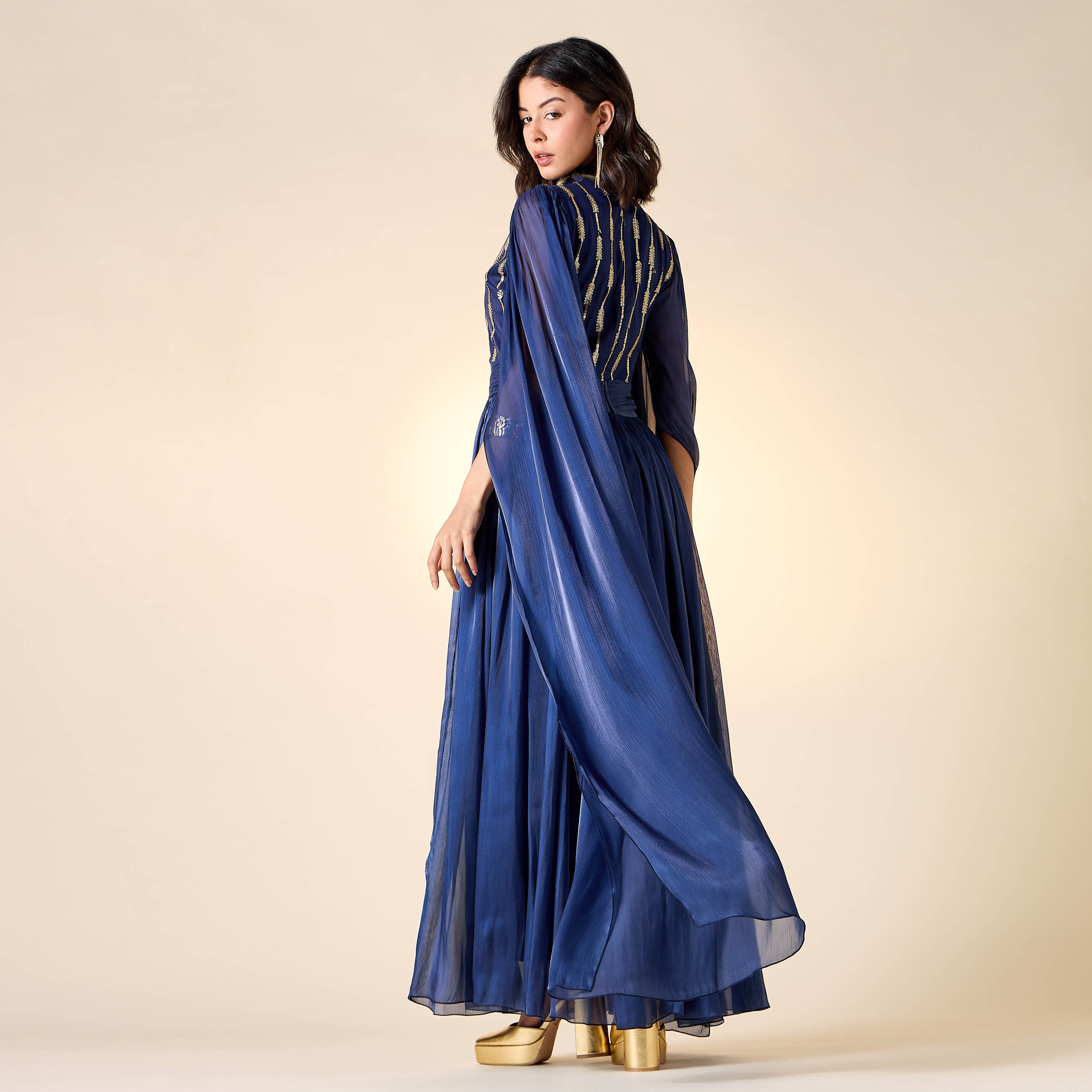 فستان مزين بياقة عالية وأكمام كاب من جولدن أبل-women-clothing-dresses-image-14