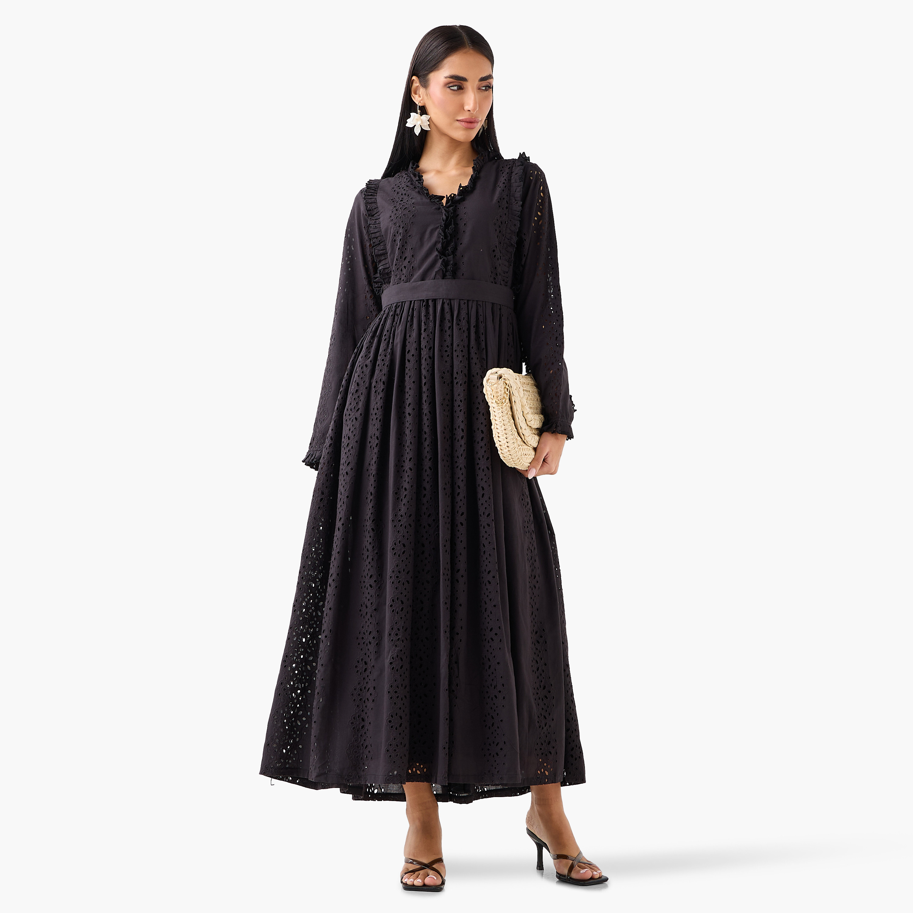 فستان ماكسي نسائي قصة "فيت آند فلير" بتطريز أسود من غولدن أبل-women-clothing-dresses-image-3