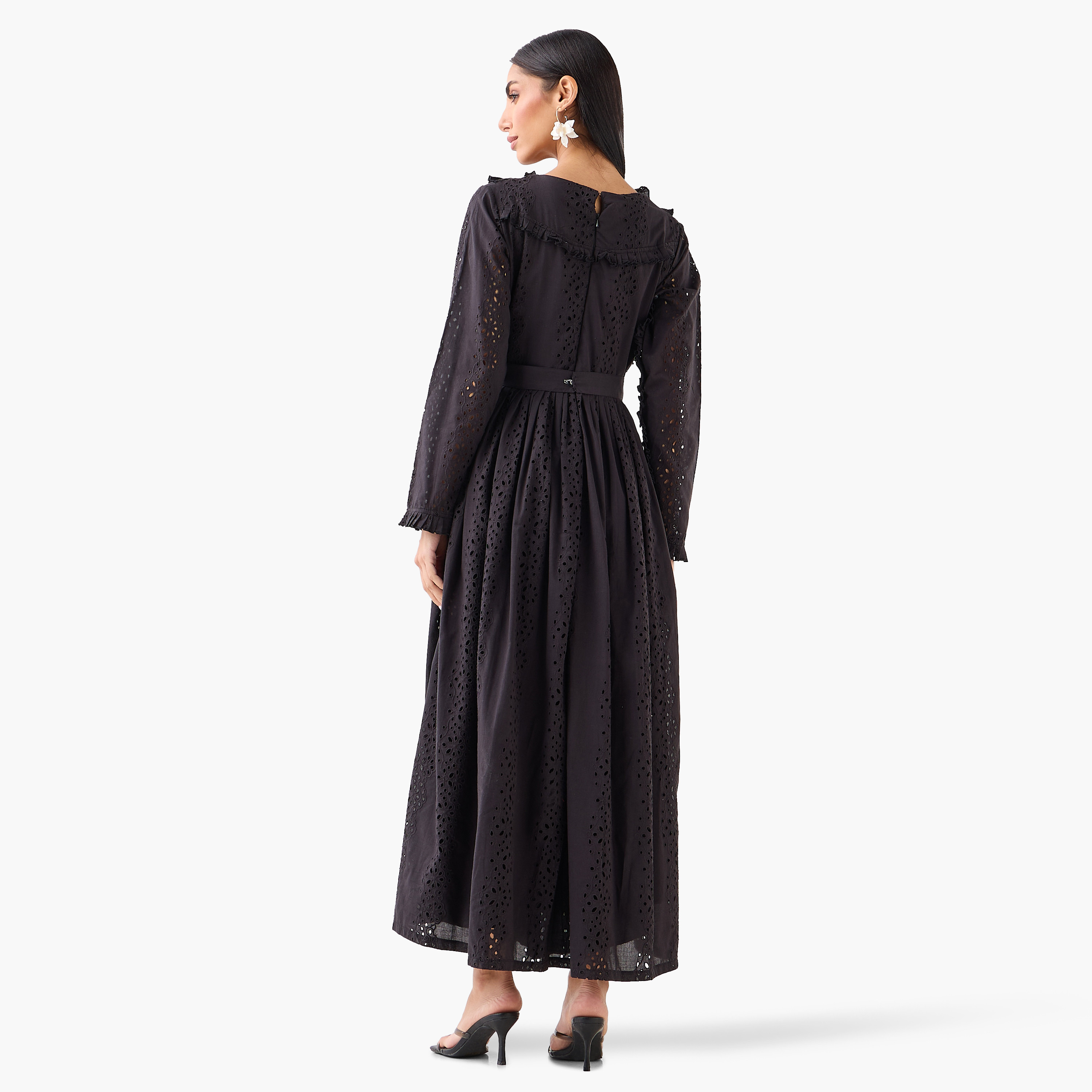 فستان ماكسي نسائي قصة "فيت آند فلير" بتطريز أسود من غولدن أبل-women-clothing-dresses-image-4