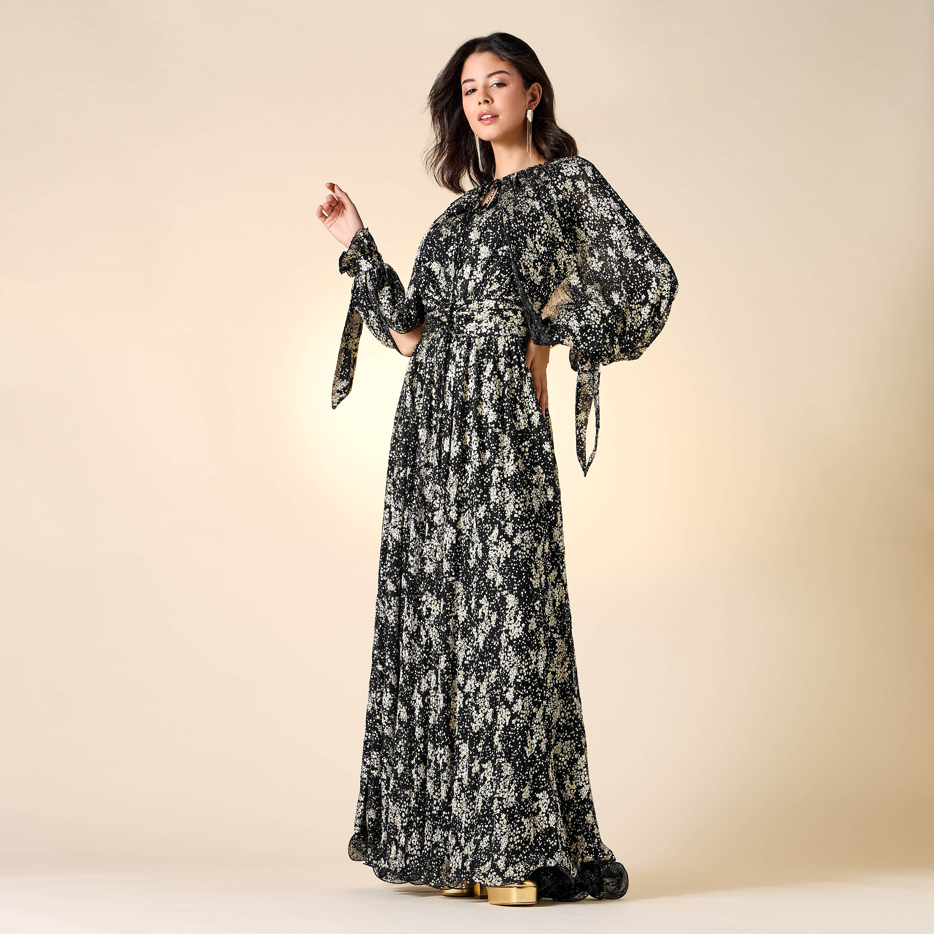 فستان بارز الملمس بأكمام واسعة وأربطة من جولدن أبل-women-clothing-dresses-image-6