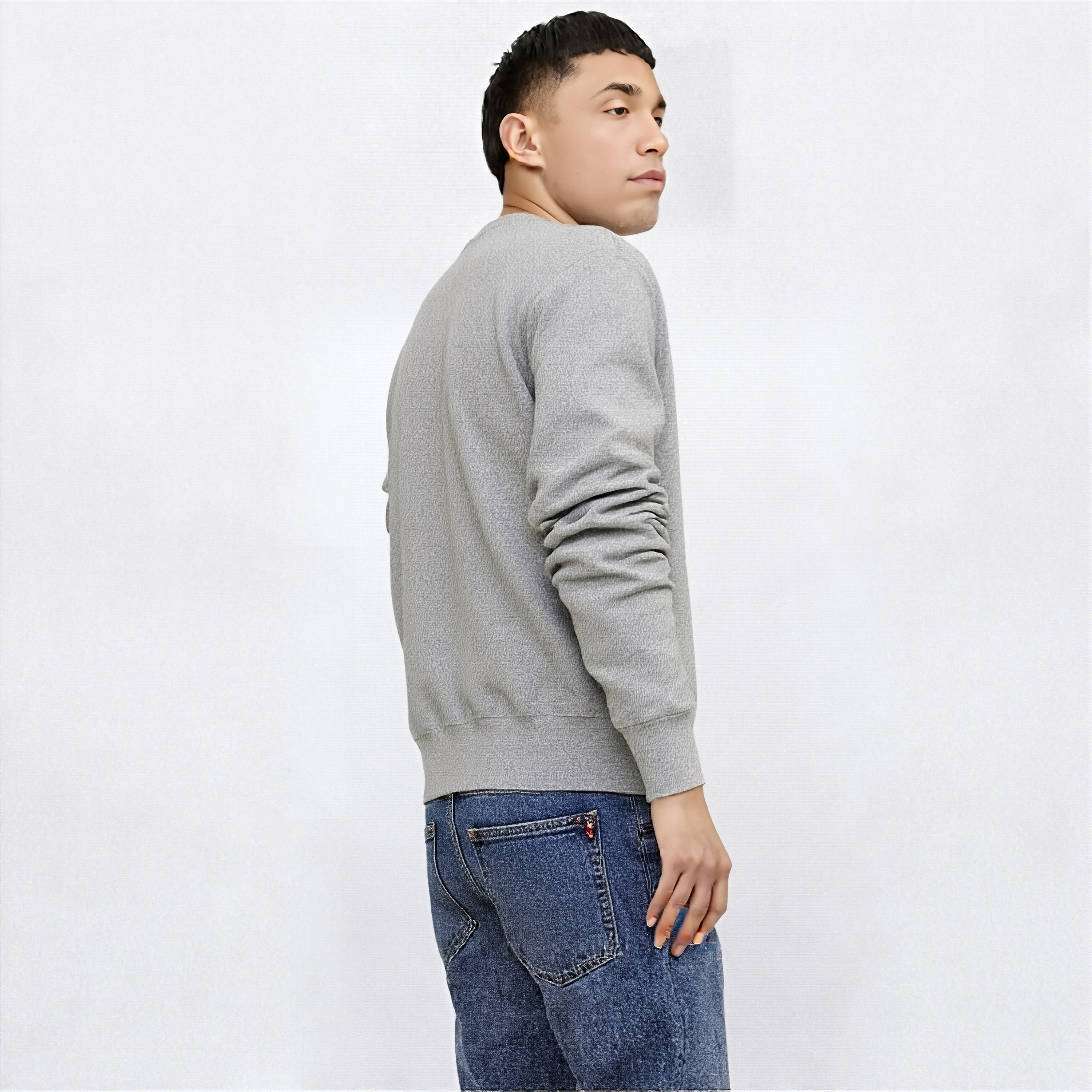 قميص من النوع الثقيل للرجال بأكمام طويلة وياقة دائرية وشعار Levi-men-clothing-hoodiesandsweatshirts-image-3