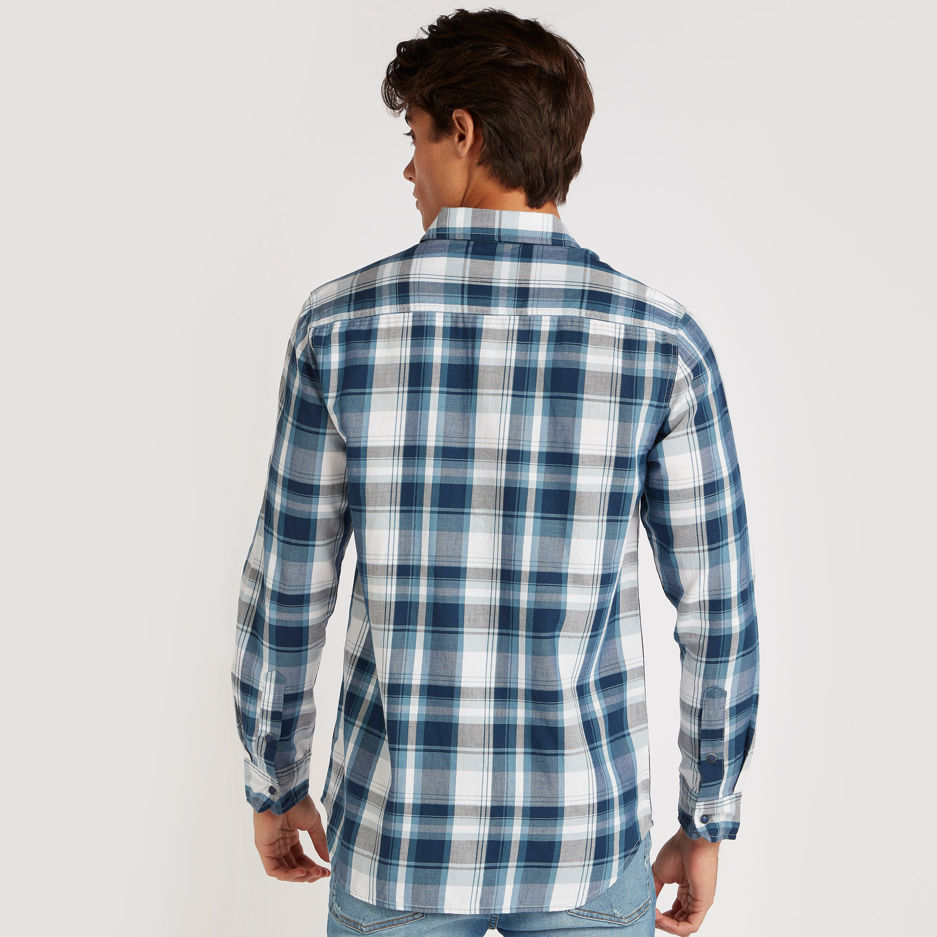 قميص بطبعات كاروهات وأكمام طويلة-men-clothing-shirts-image-4