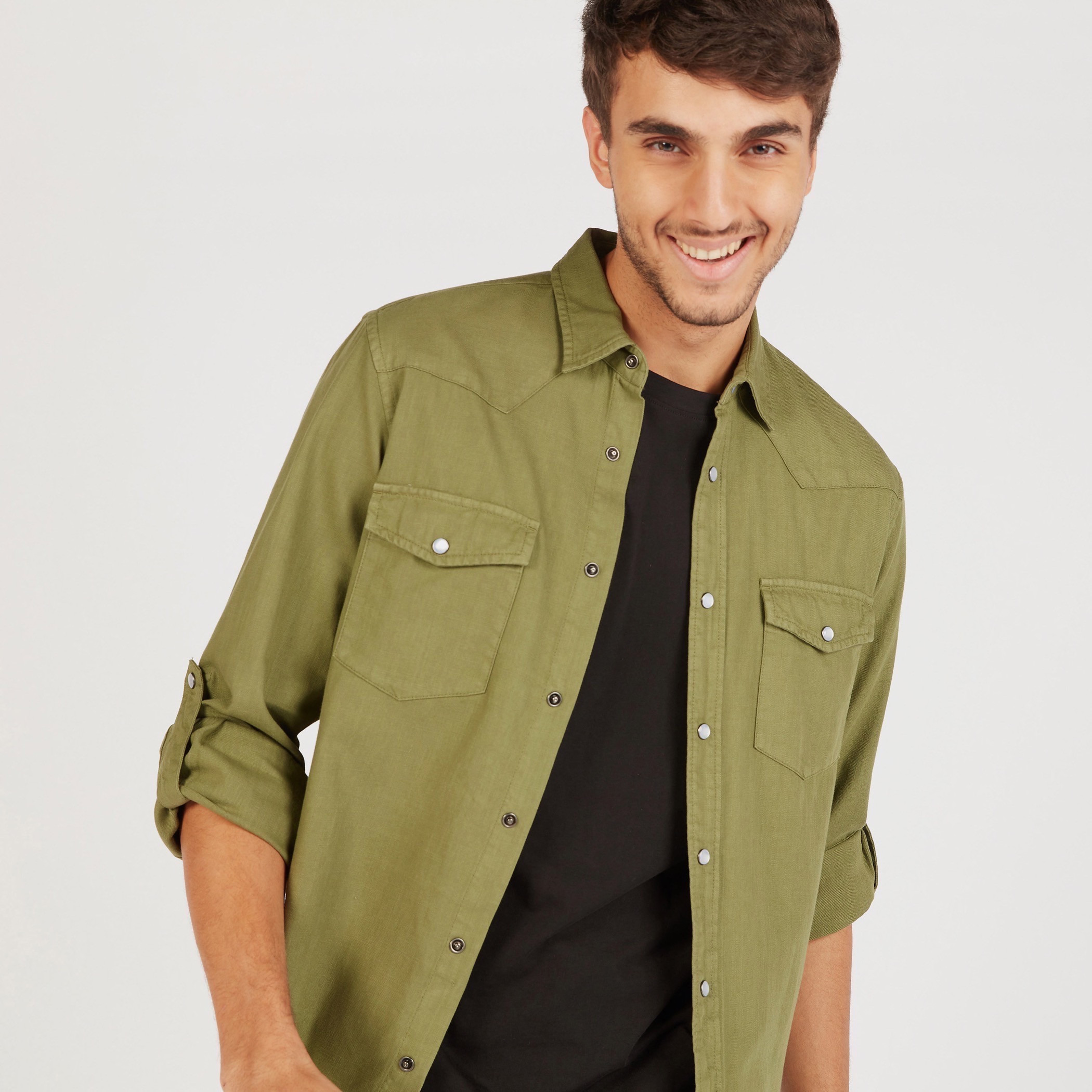 قميص دينم سادة بأكمام طويلة وجيب-men-clothing-shirts-image-3