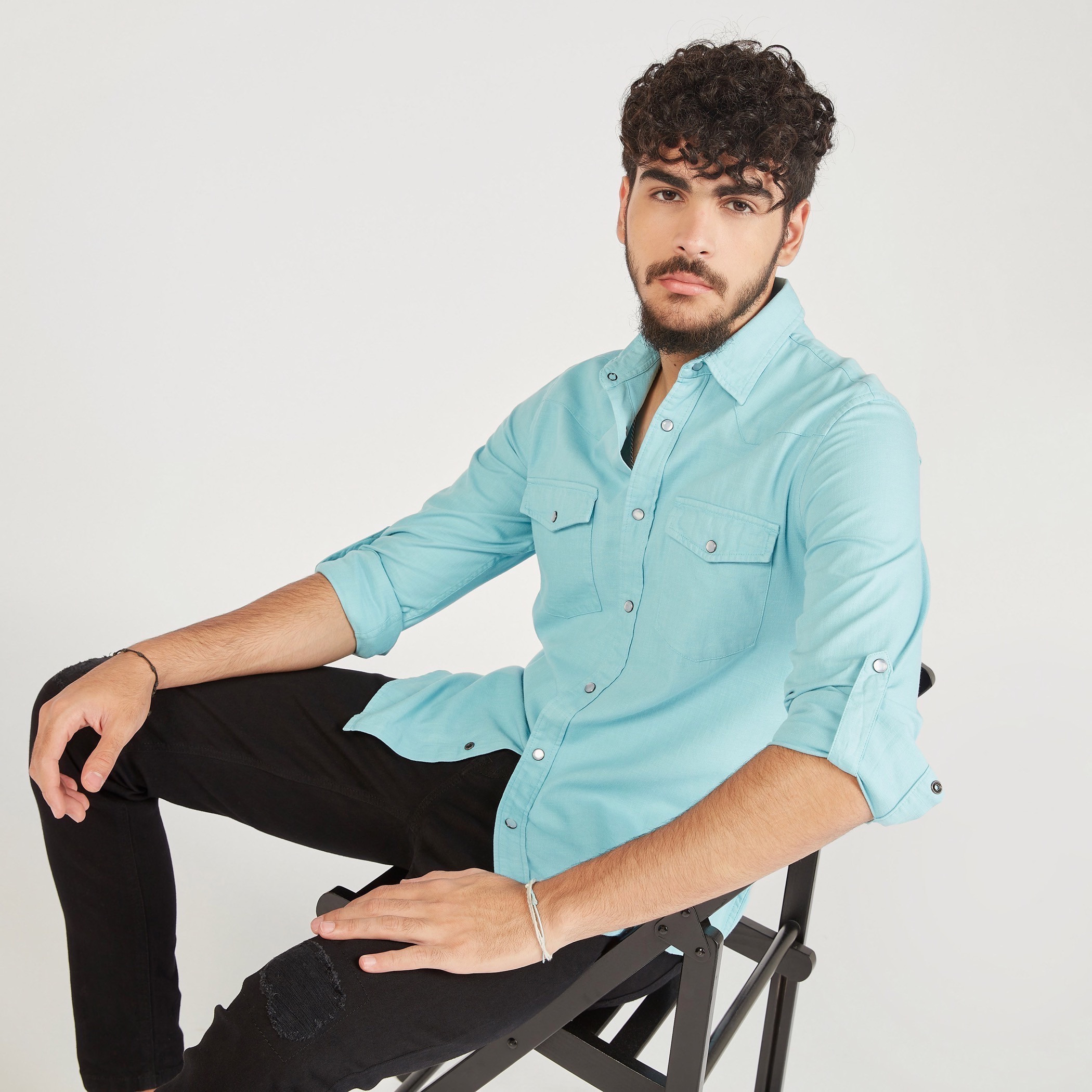قميص دينم سادة بأكمام طويلة وجيب-men-clothing-shirts-image-11