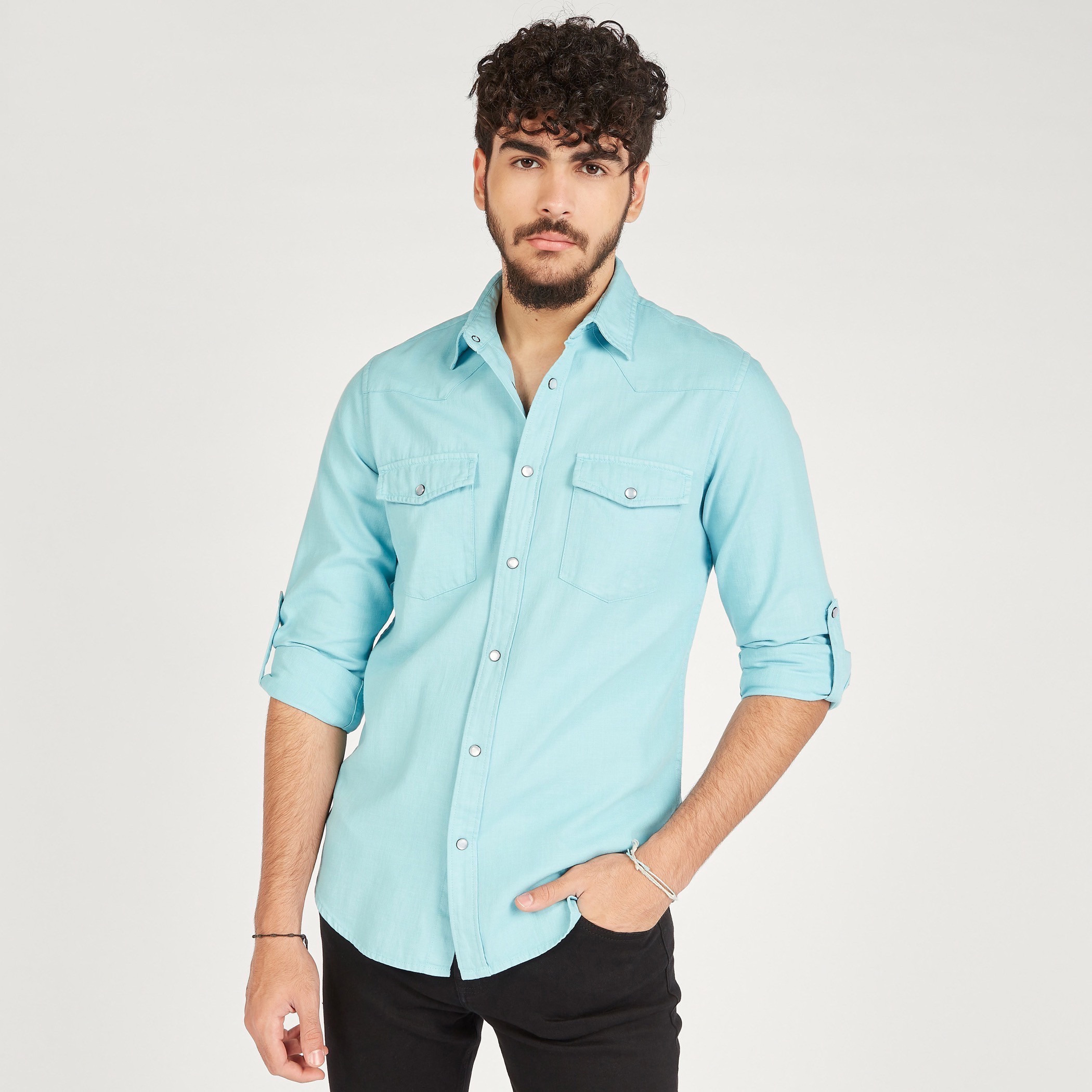 قميص دينم سادة بأكمام طويلة وجيب-men-clothing-shirts-image-15