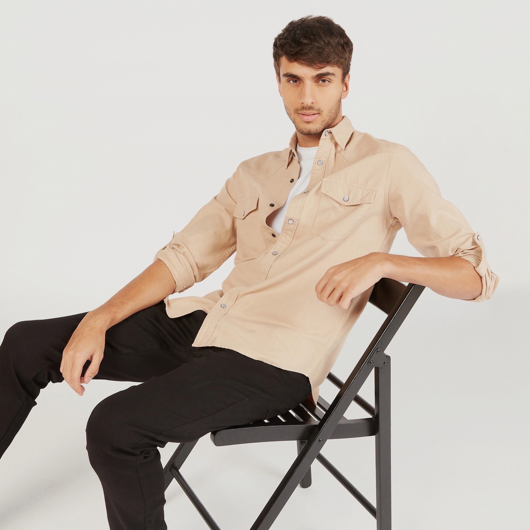 قميص دينم سادة بأكمام طويلة وجيب-men-clothing-shirts-image-5