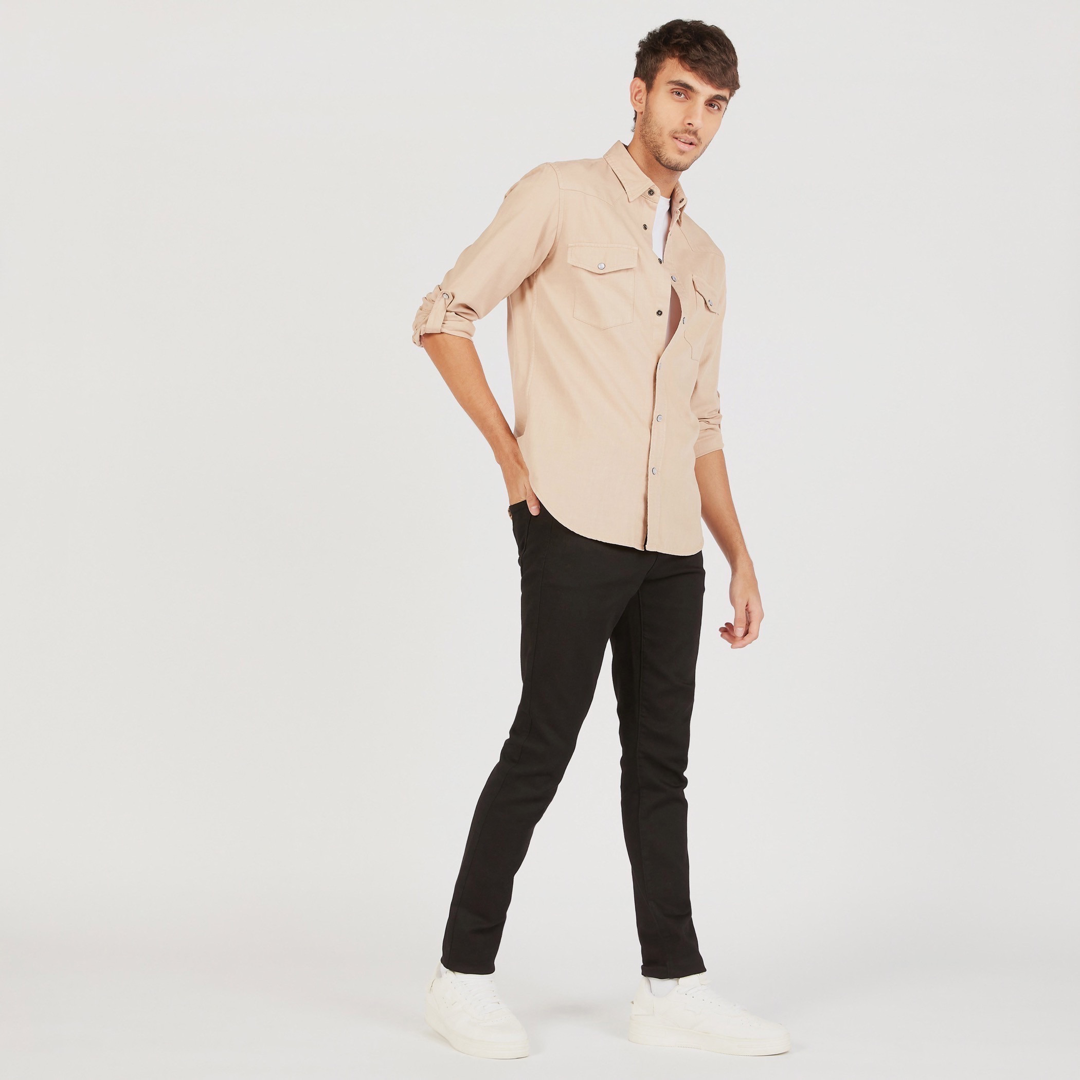 قميص دينم سادة بأكمام طويلة وجيب-men-clothing-shirts-image-6
