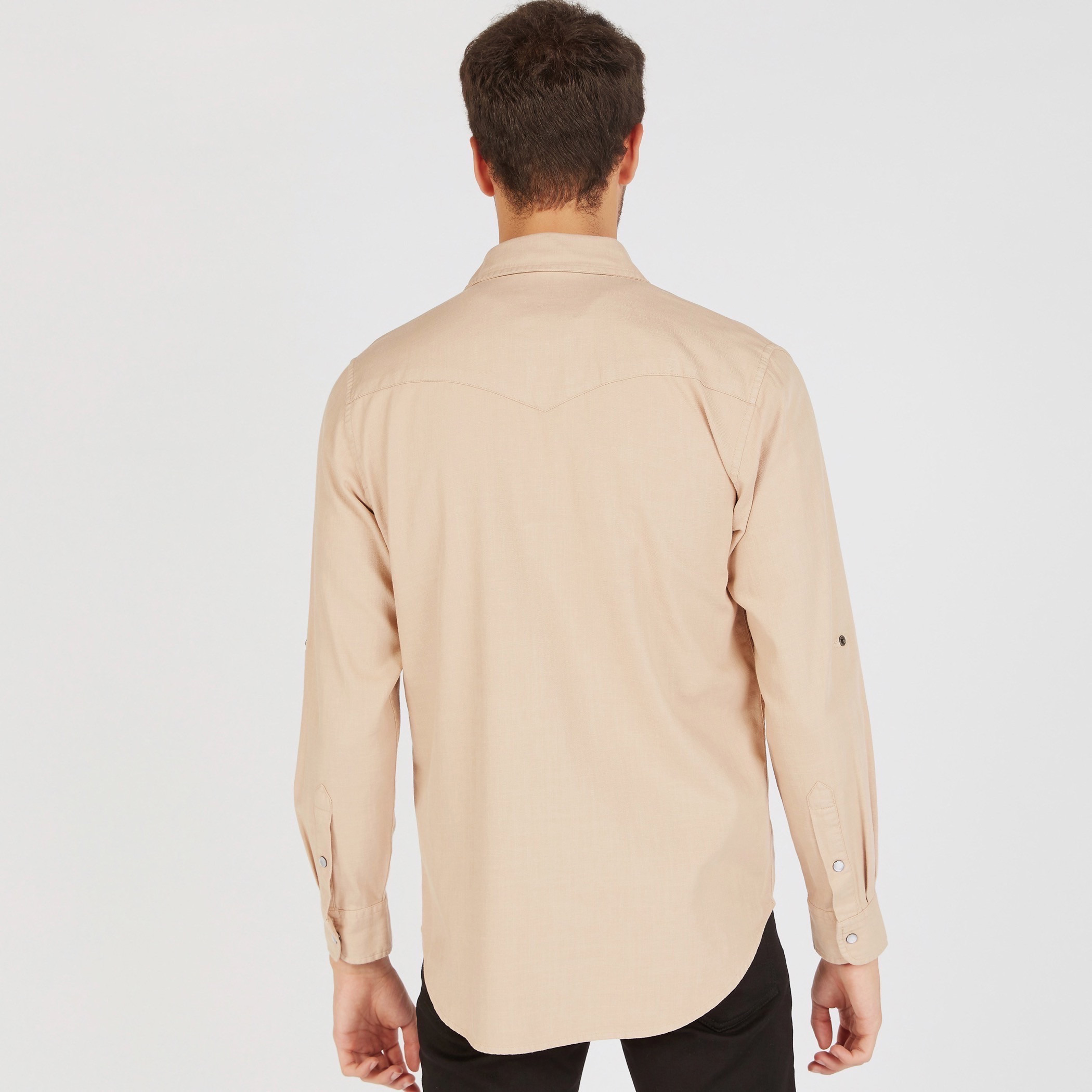 قميص دينم سادة بأكمام طويلة وجيب-men-clothing-shirts-image-8