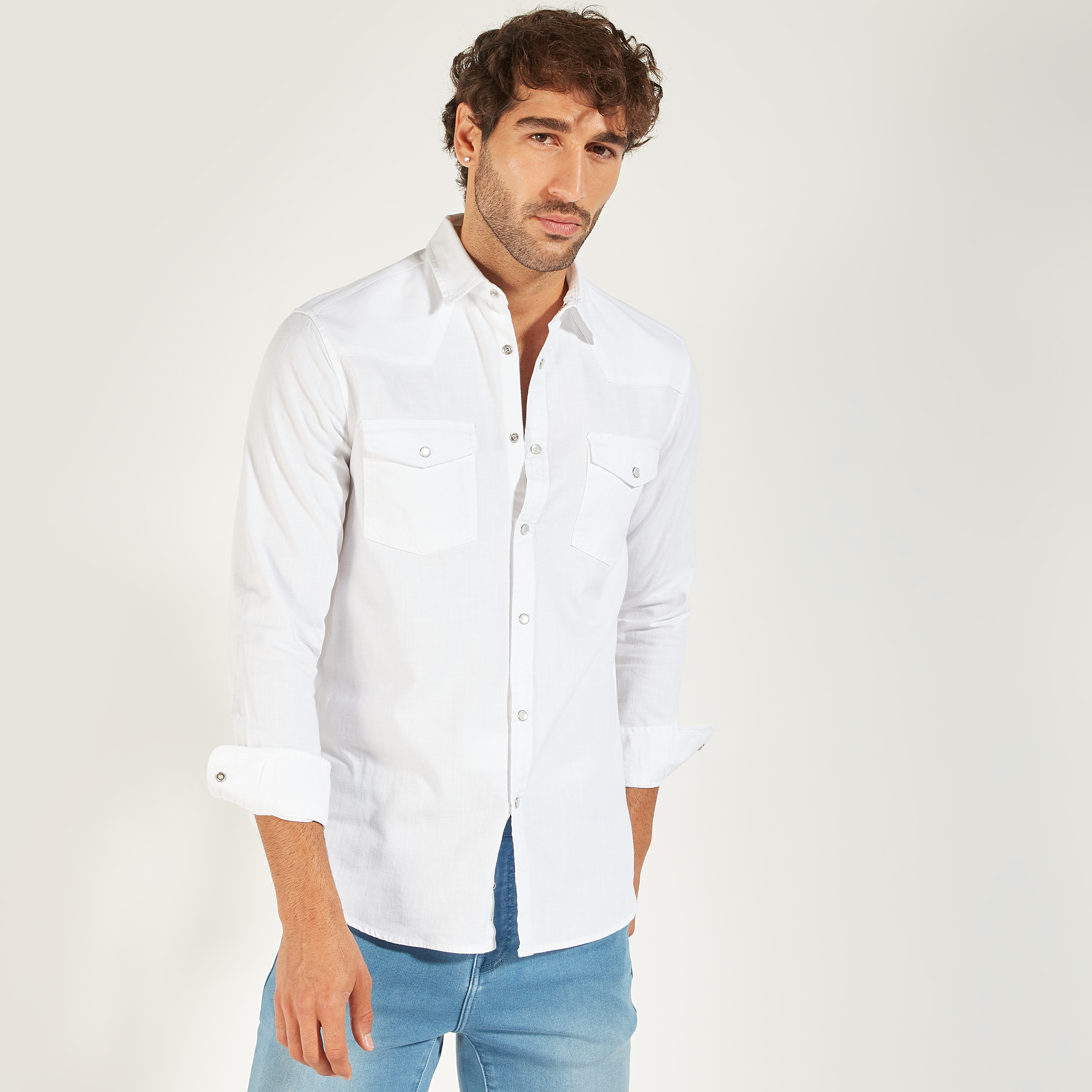 قميص دينم سادة بأكمام طويلة وجيب-men-clothing-shirts-image-21