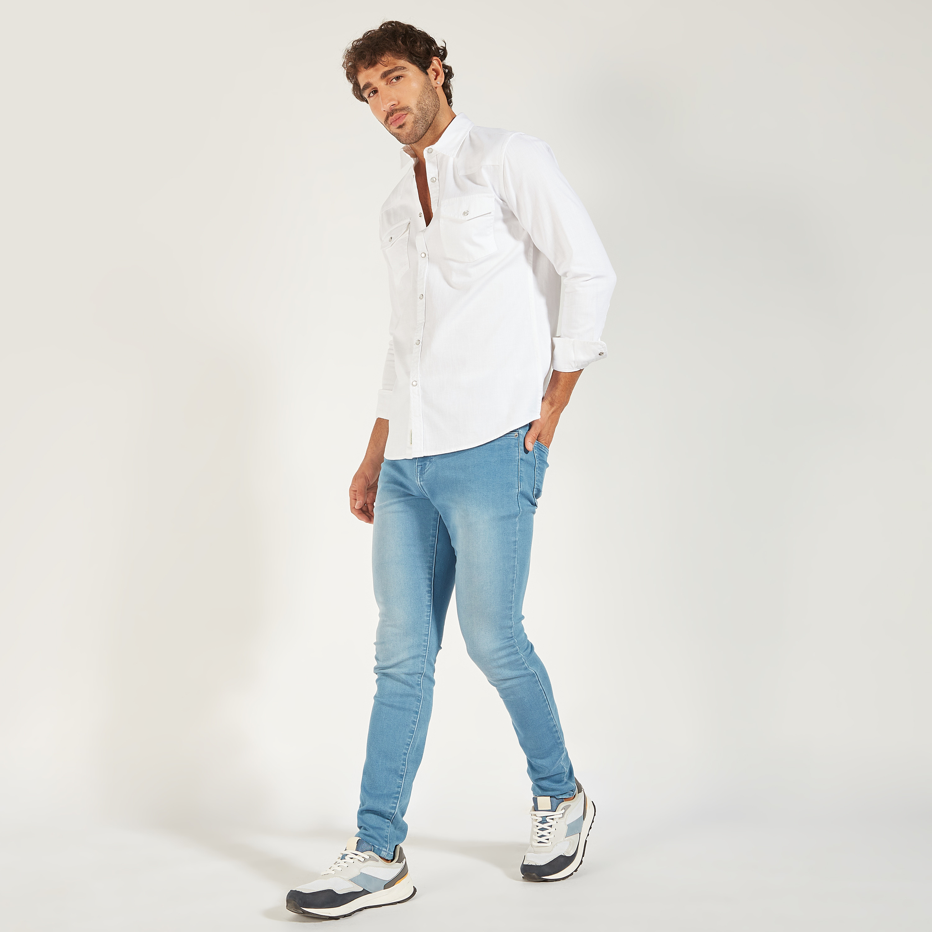 قميص دينم سادة بأكمام طويلة وجيب-men-clothing-shirts-image-22