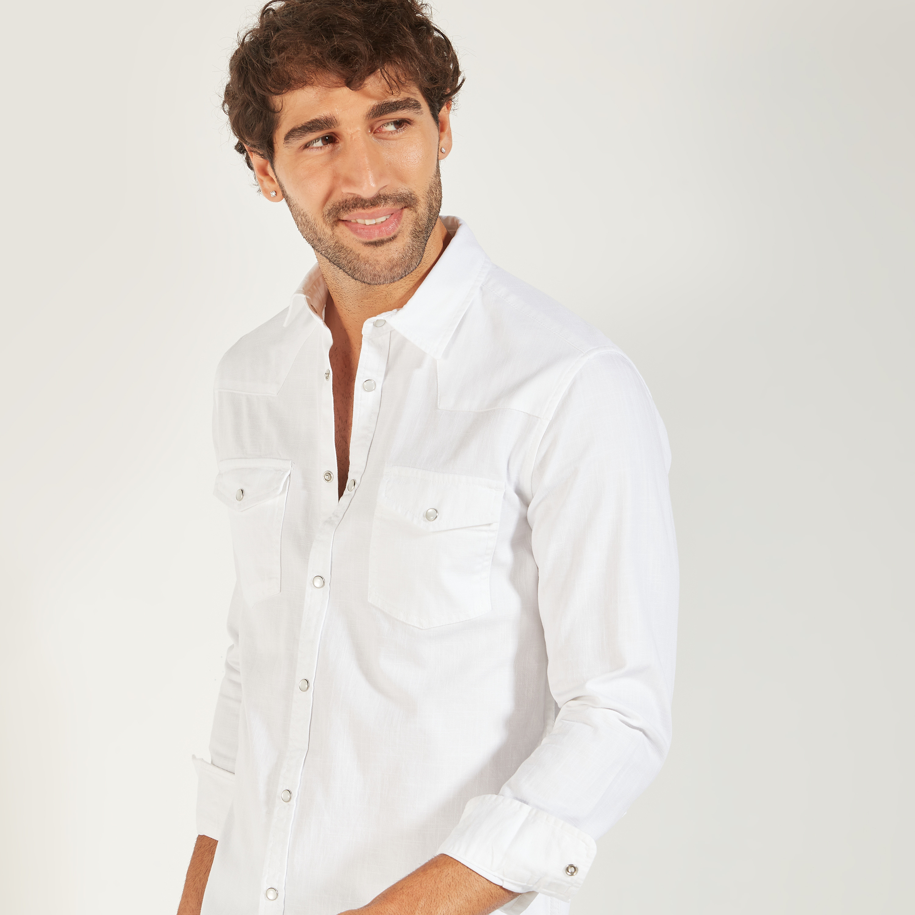 قميص دينم سادة بأكمام طويلة وجيب-men-clothing-shirts-image-23