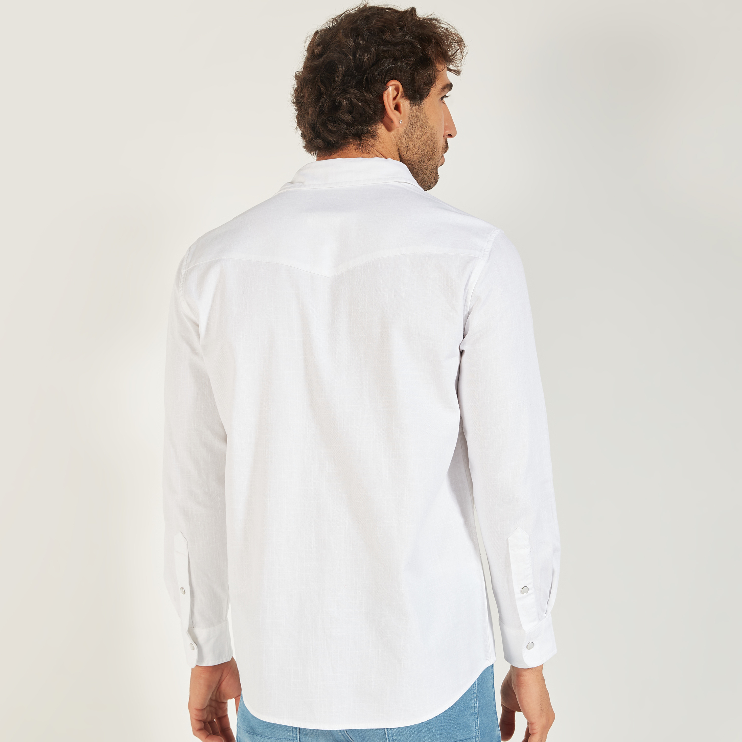 قميص دينم سادة بأكمام طويلة وجيب-men-clothing-shirts-image-24