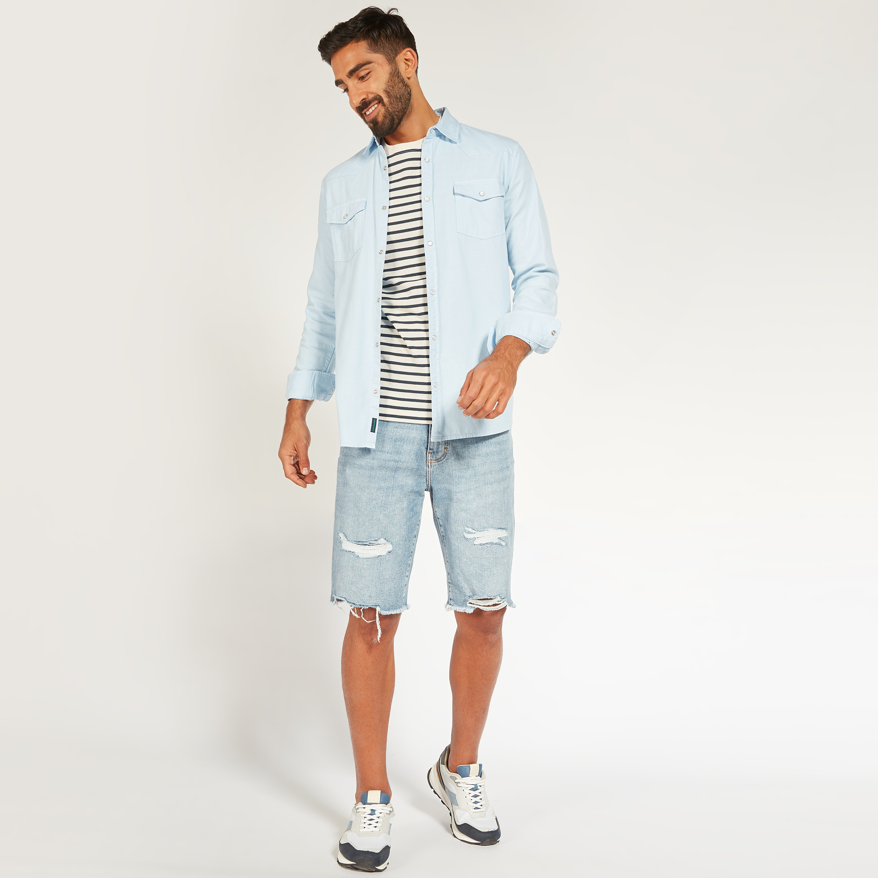 قميص دينم سادة بأكمام طويلة وجيب-men-clothing-shirts-image-17