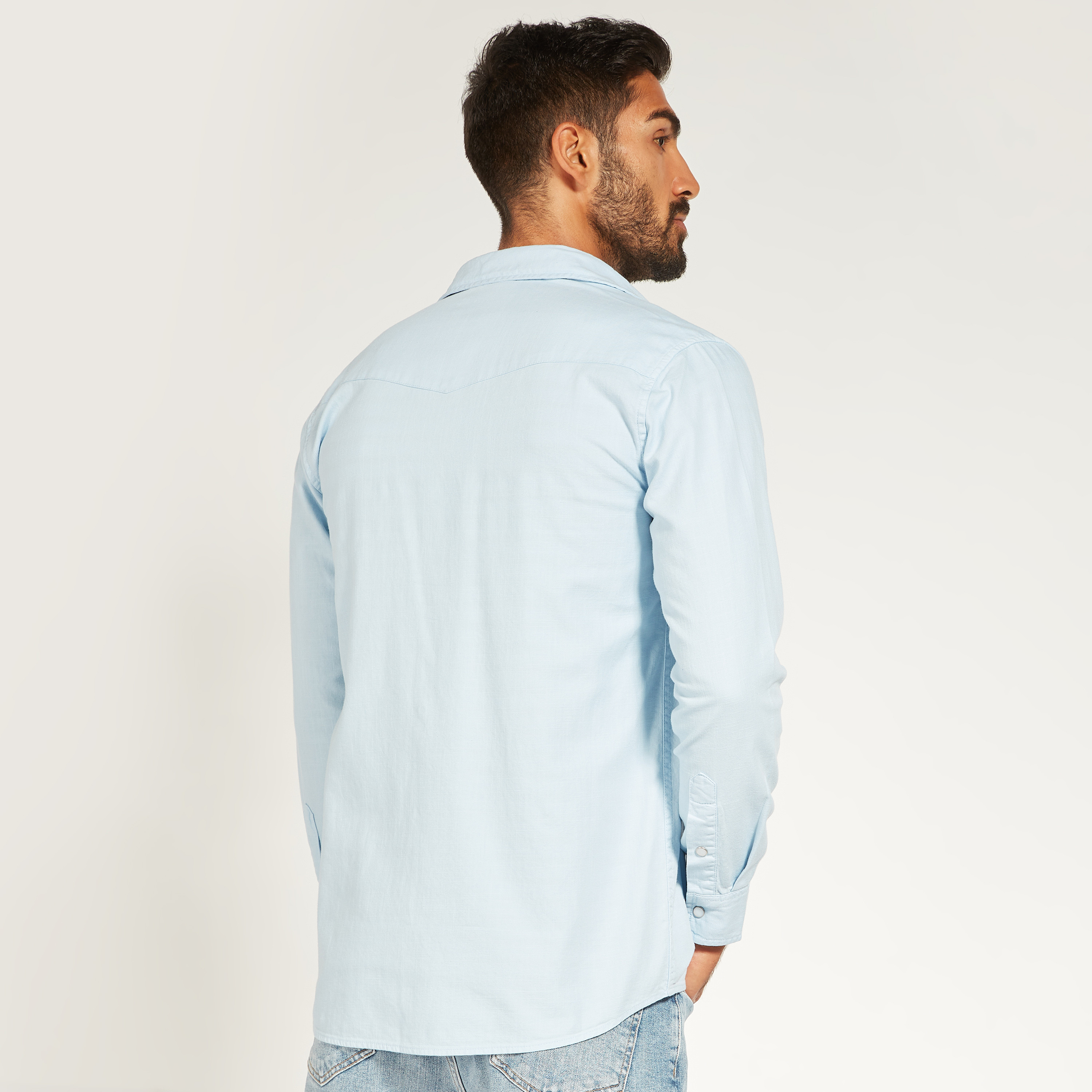 قميص دينم سادة بأكمام طويلة وجيب-men-clothing-shirts-image-19