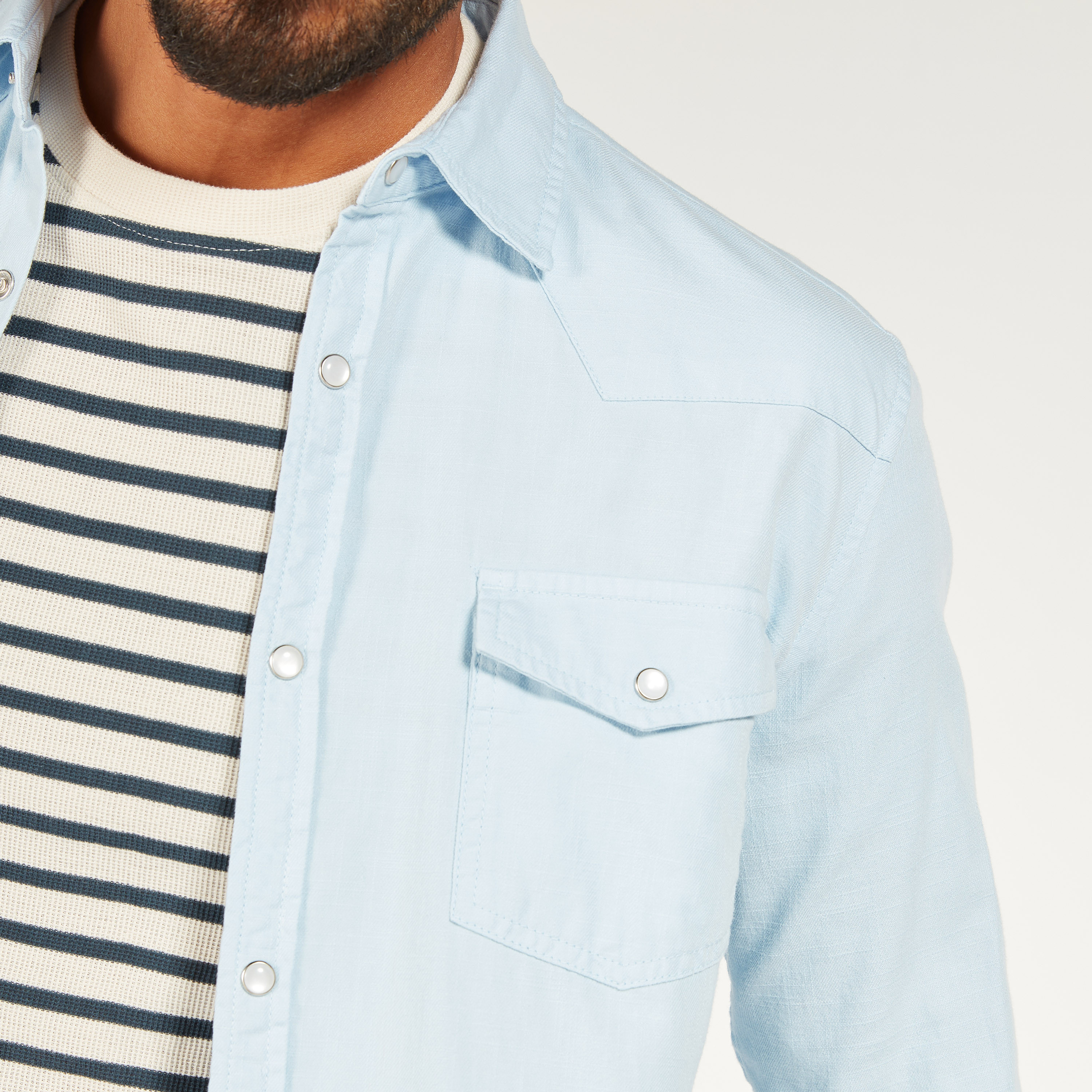 قميص دينم سادة بأكمام طويلة وجيب-men-clothing-shirts-image-20