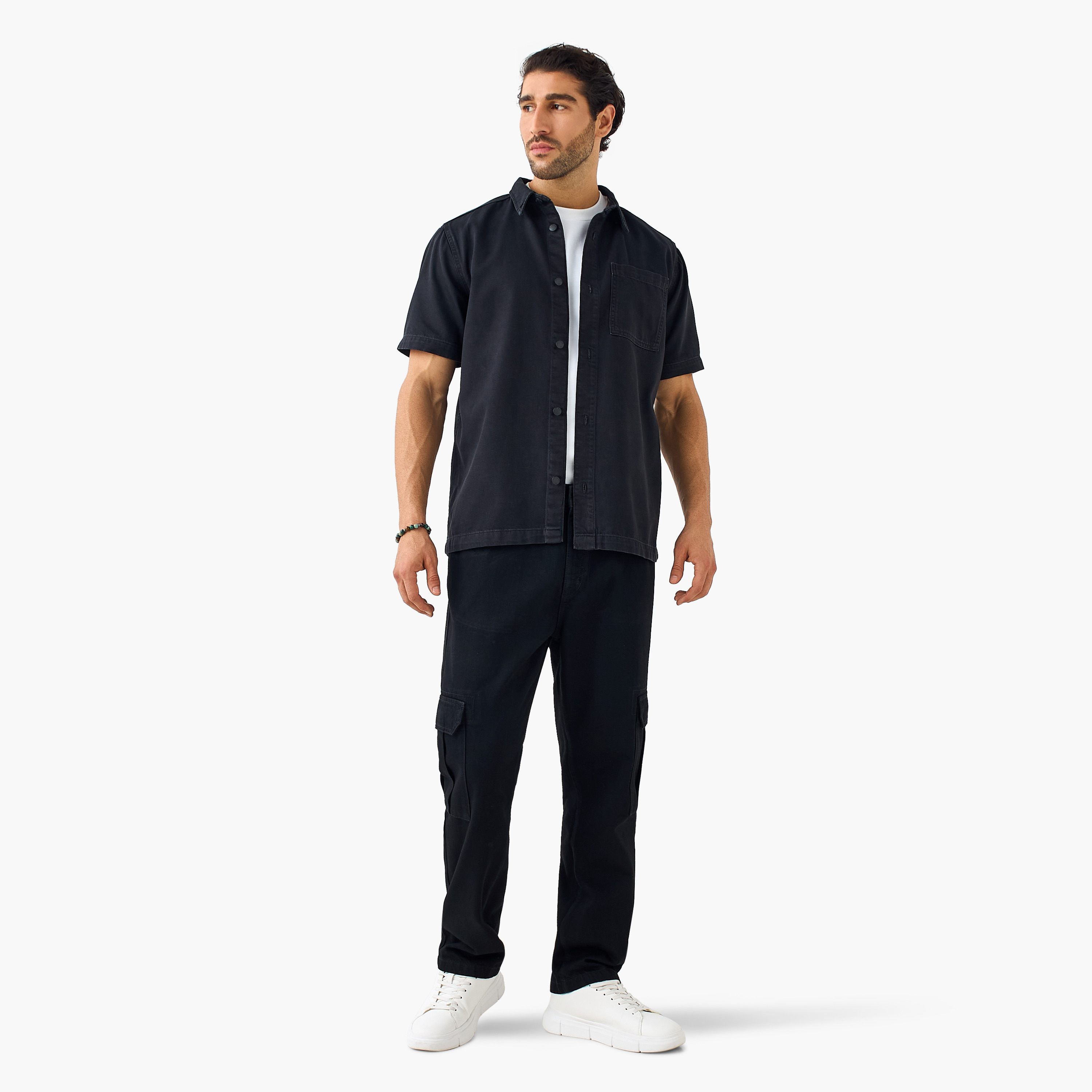 قميص دينم بياقة وقصة عادية وجيب على الصدر-men-clothing-shirts-image-2